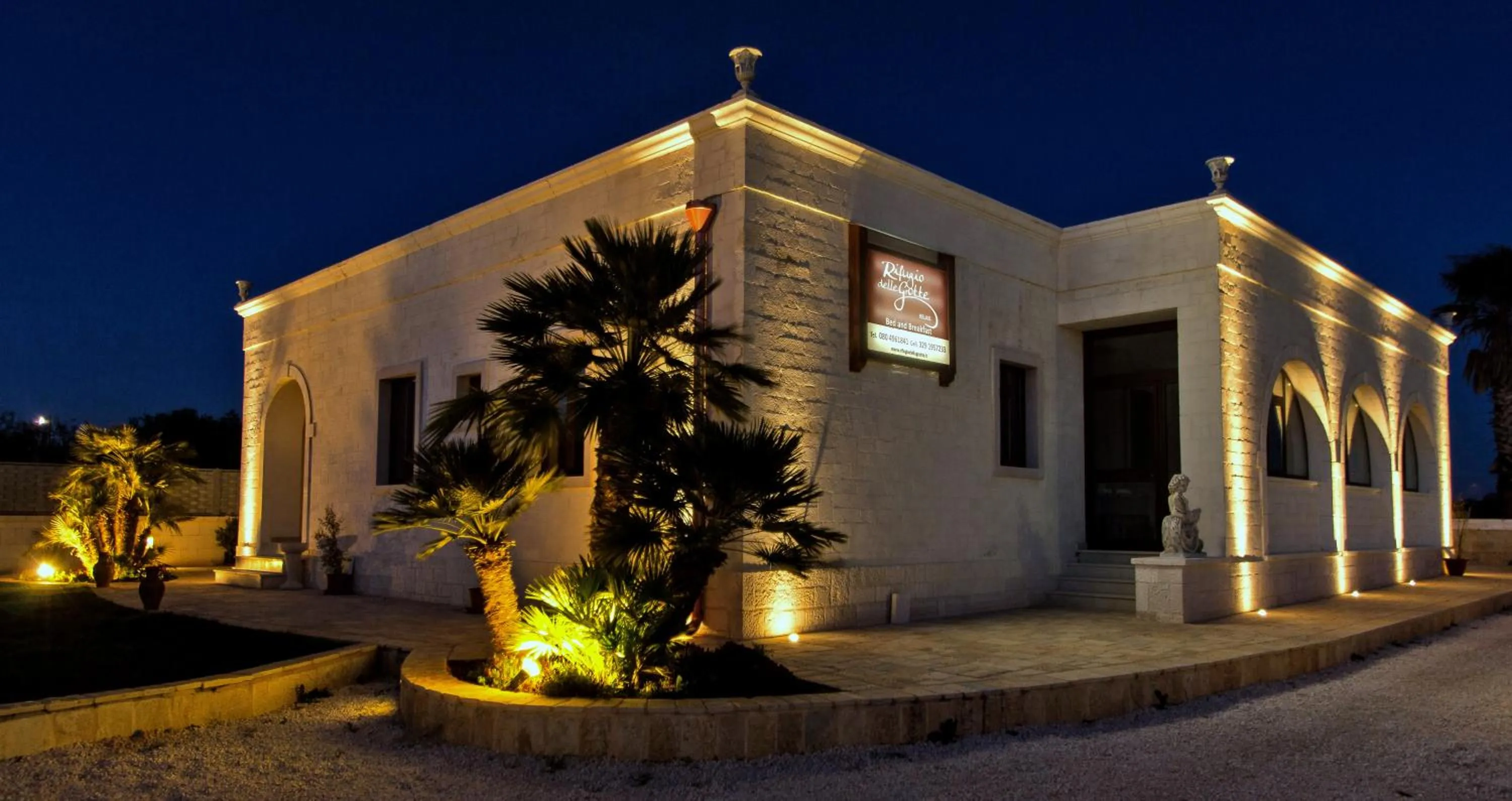 Facade/entrance in Rifugio Delle Grotte