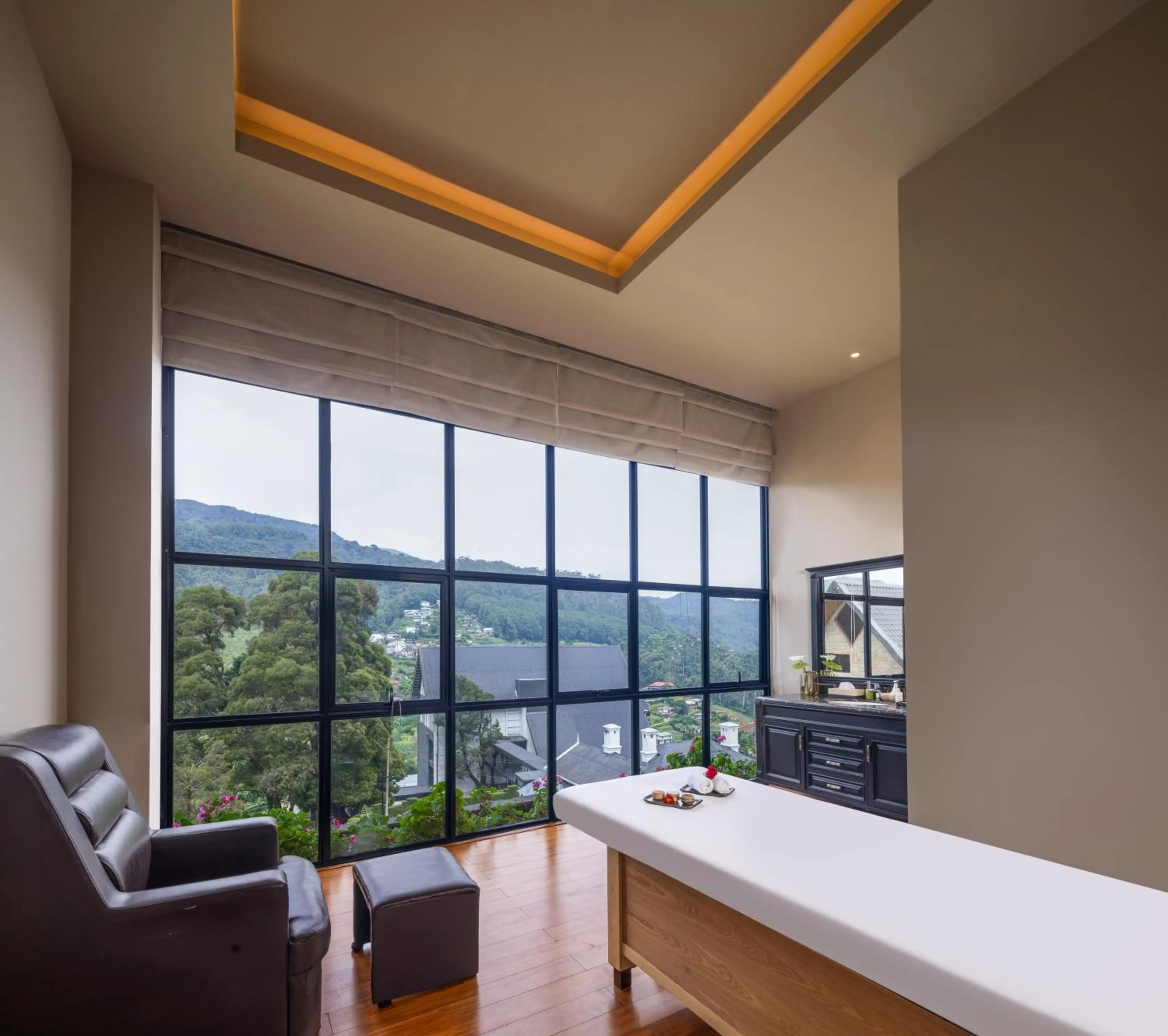 Massage in The Golden Ridge Hotel