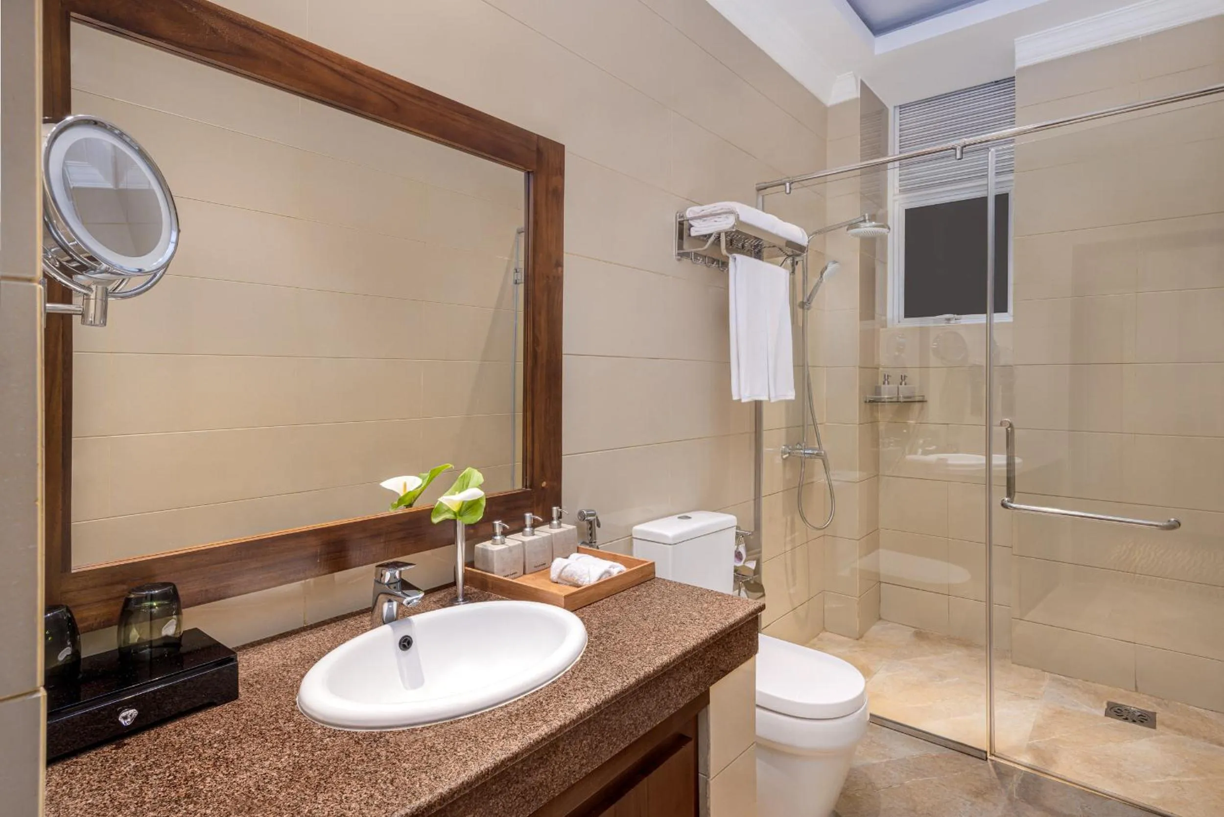 Bathroom in The Golden Ridge Hotel