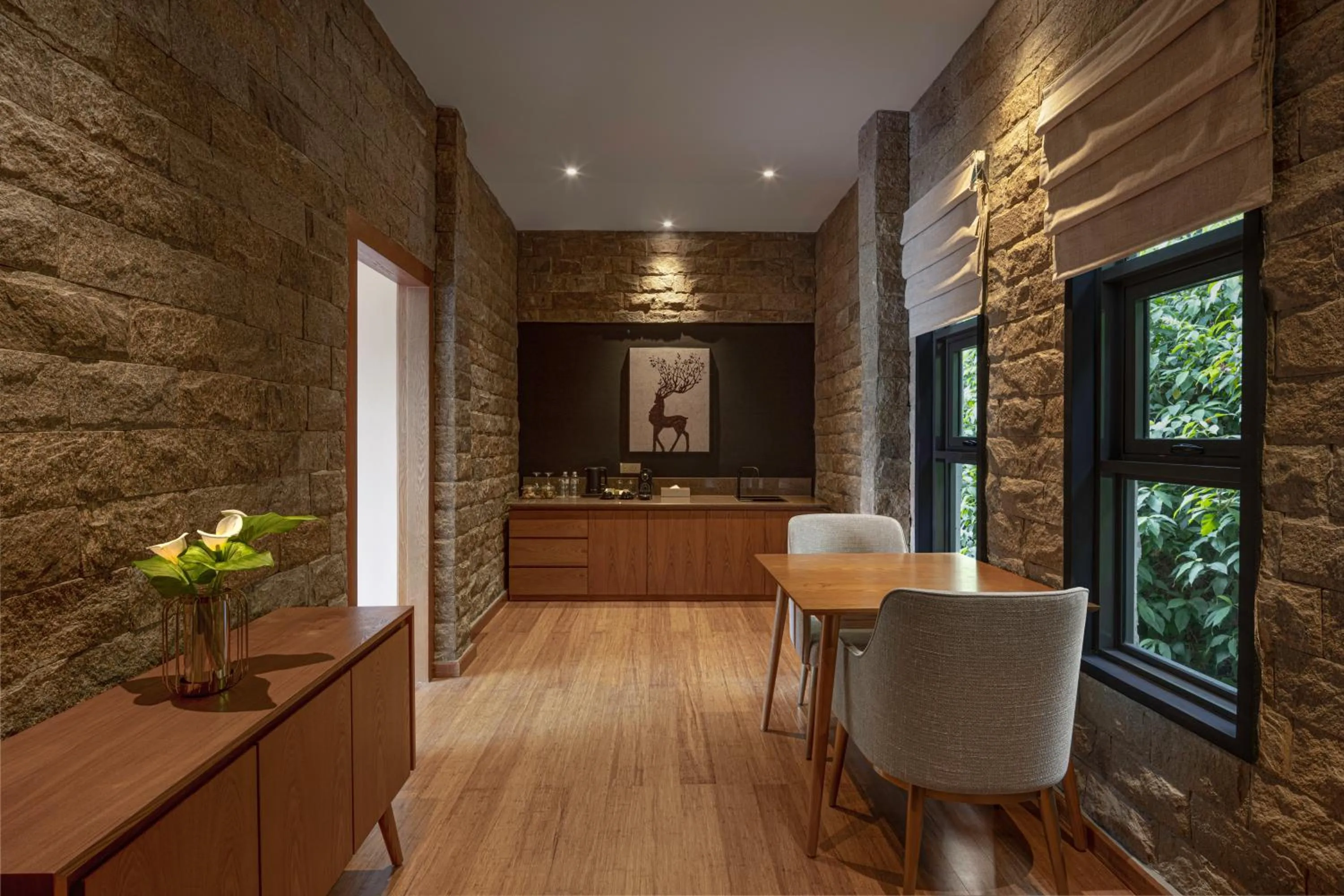 Living room in The Golden Ridge Hotel