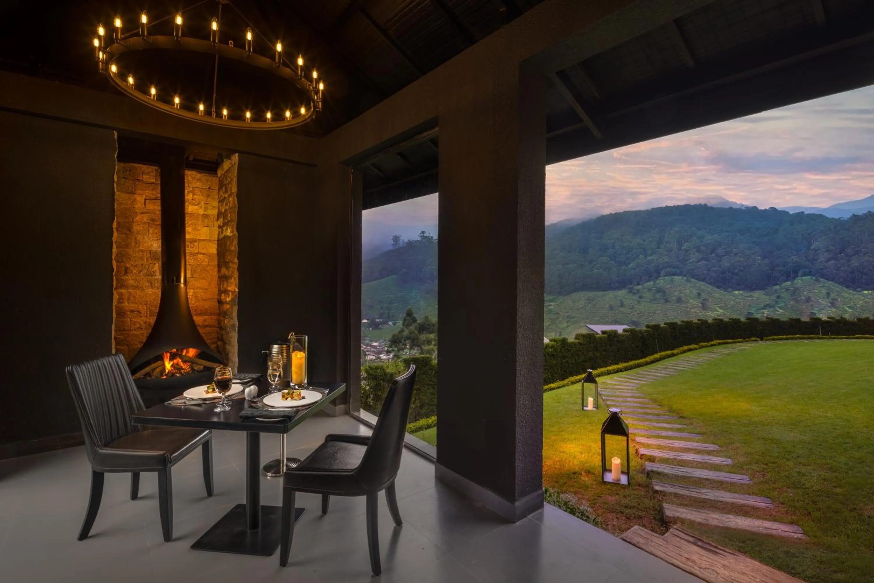 Restaurant/places to eat in The Golden Ridge Hotel