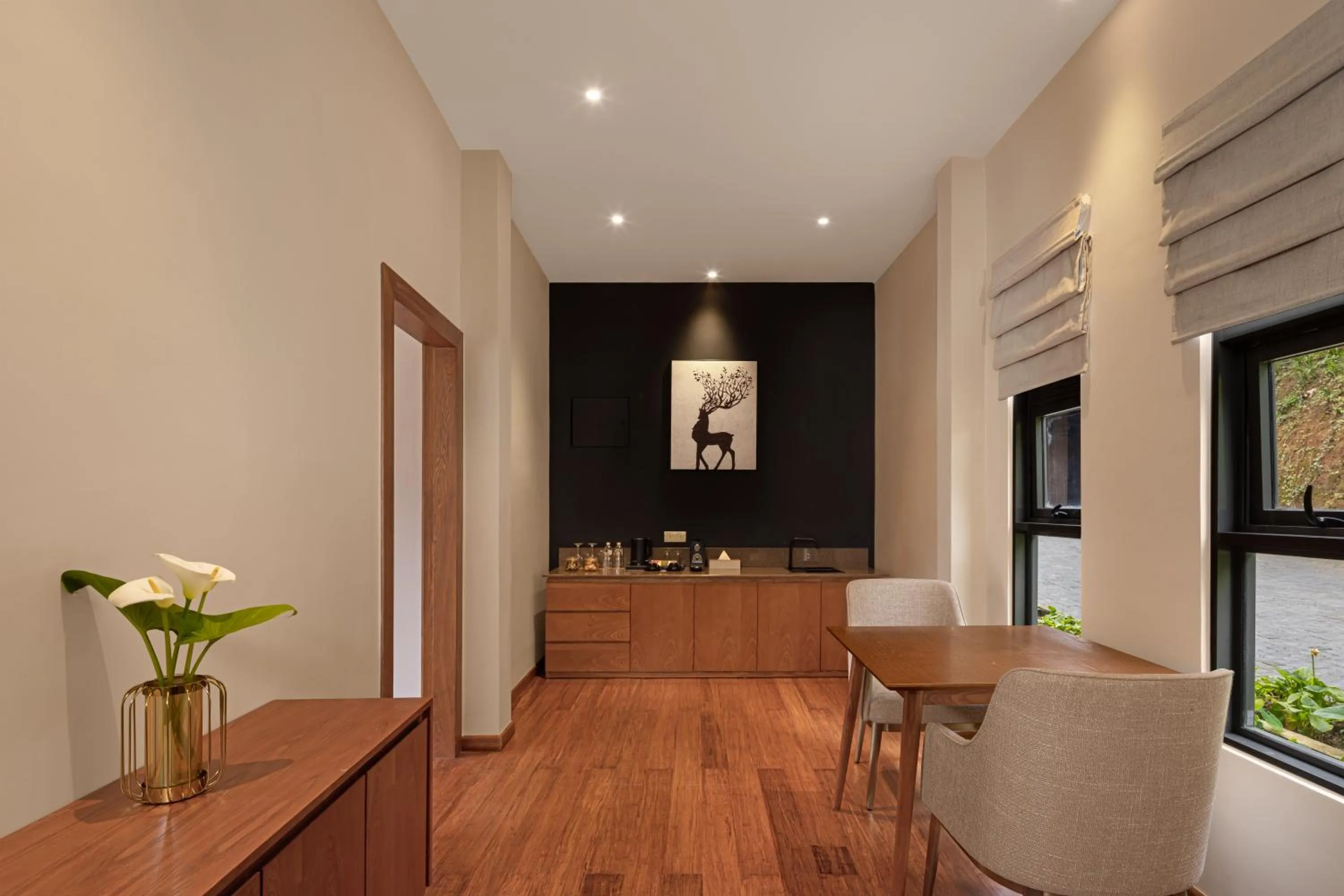 Living room in The Golden Ridge Hotel