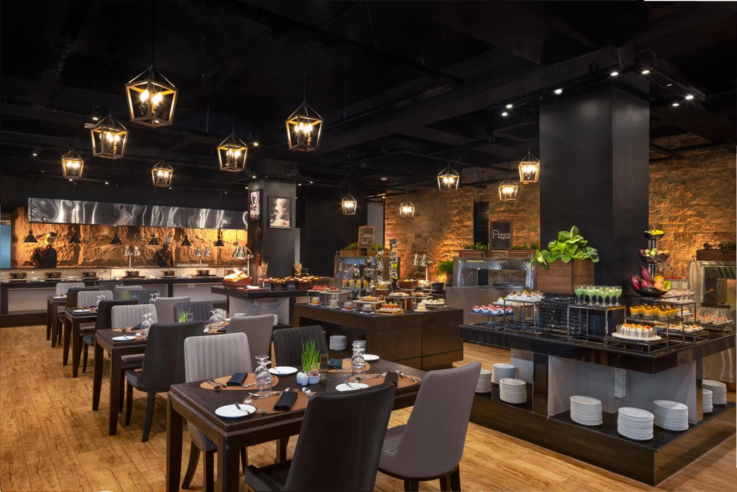 Restaurant/places to eat in The Golden Ridge Hotel