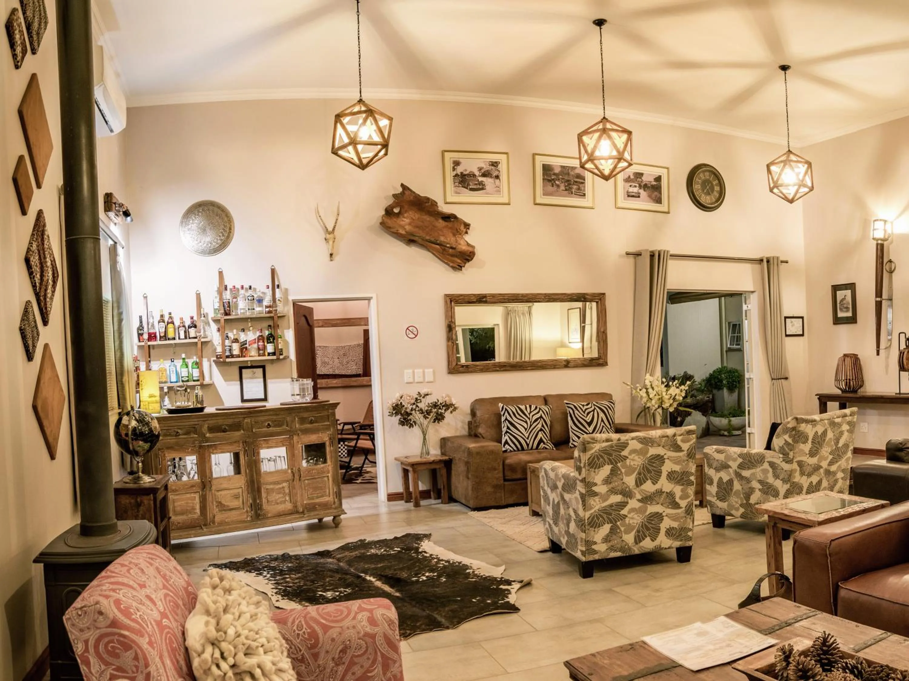 Lounge or bar in Monkey Thorn Lodge & Wellness Spa - Adults Only