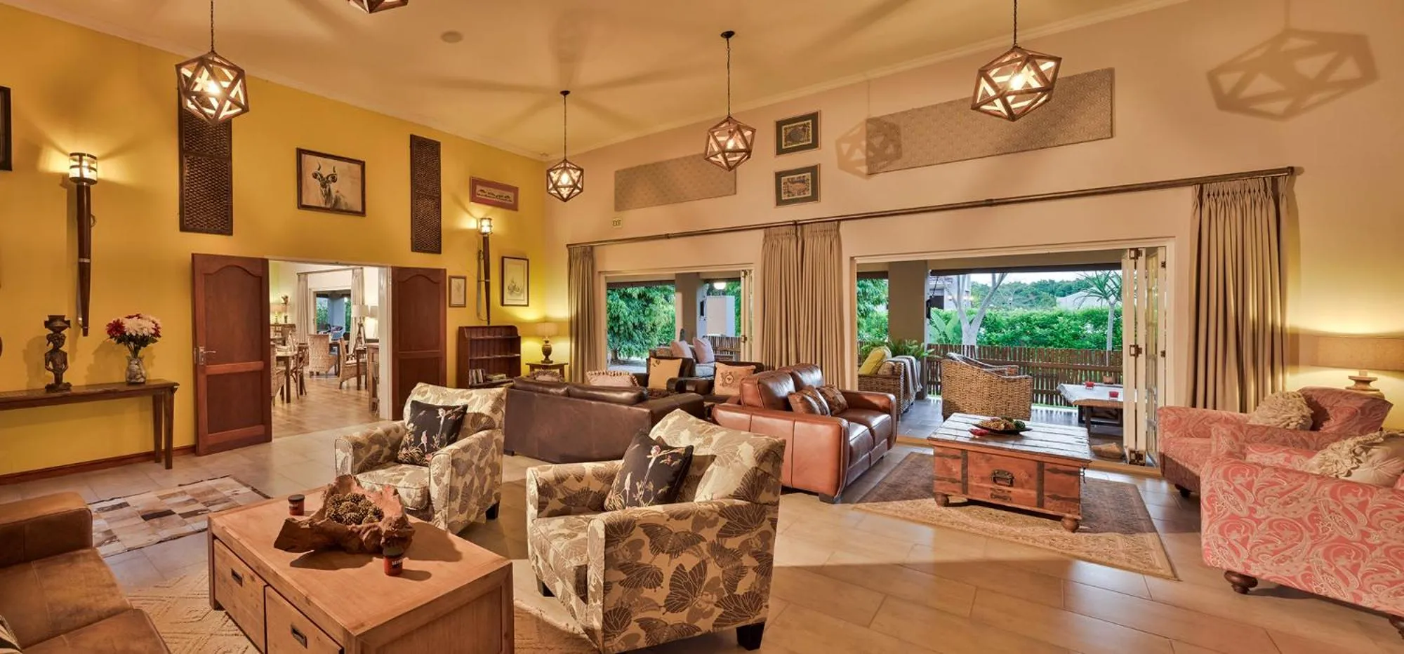 Lounge or bar in Monkey Thorn Lodge & Wellness Spa - Adults Only