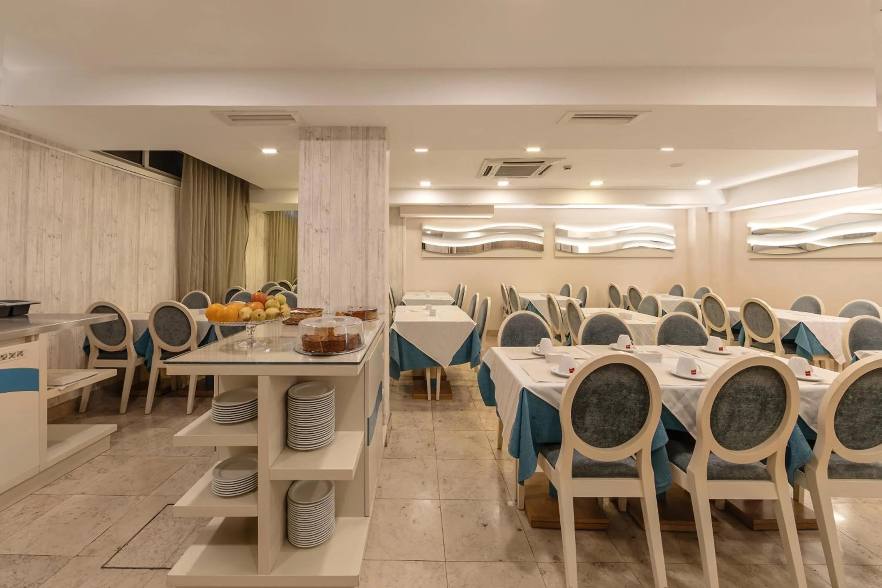 Restaurant/places to eat in Hotel Lido