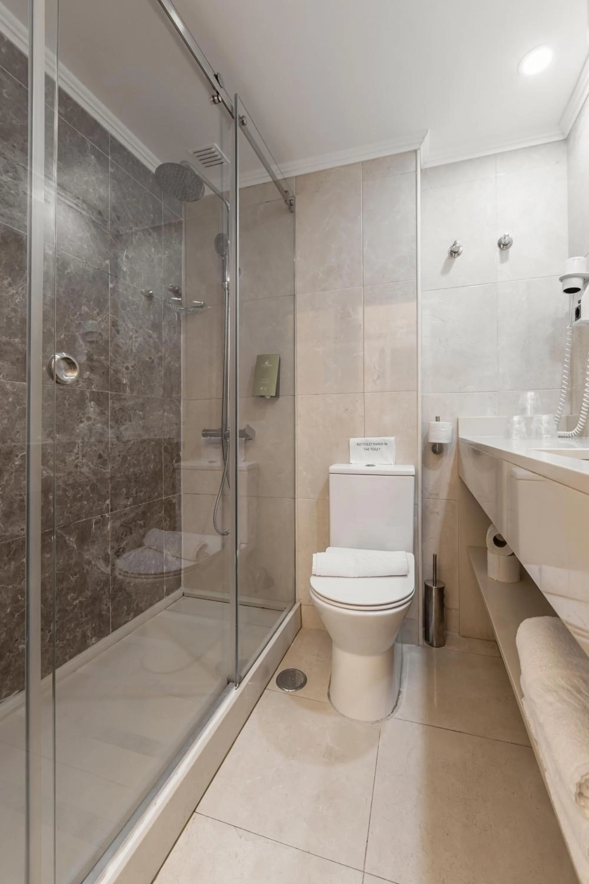 Toilet in Hotel Lido