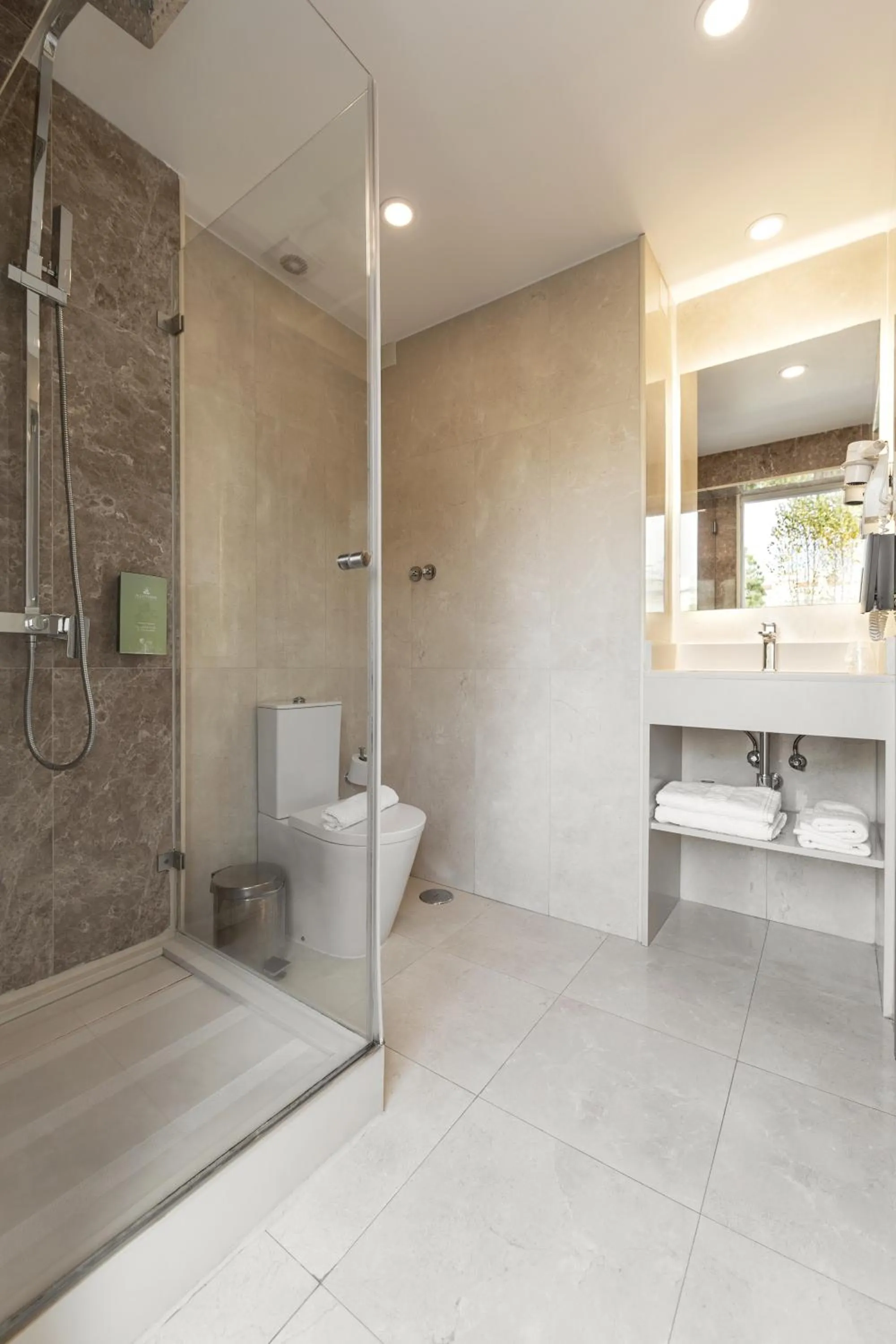 Shower in Hotel Lido