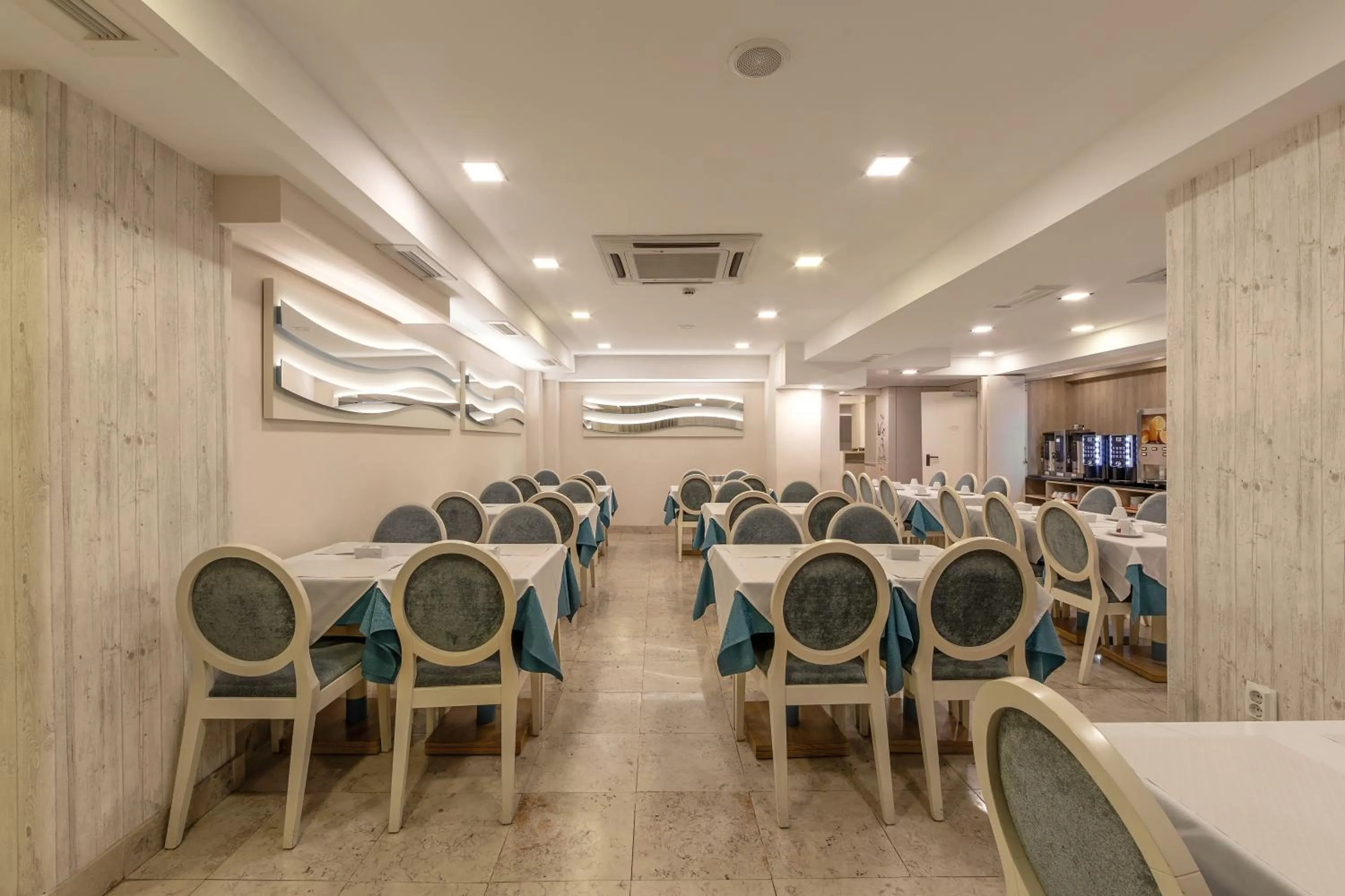 Restaurant/places to eat in Hotel Lido