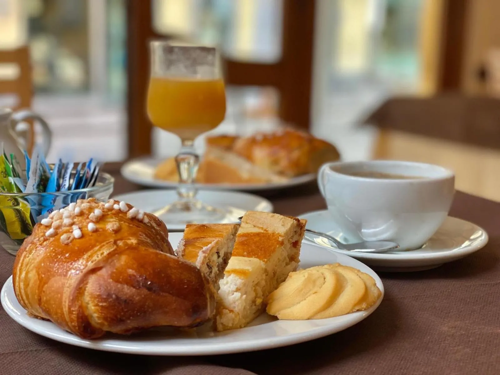 Buffet breakfast in Hotel Da Raffaele
