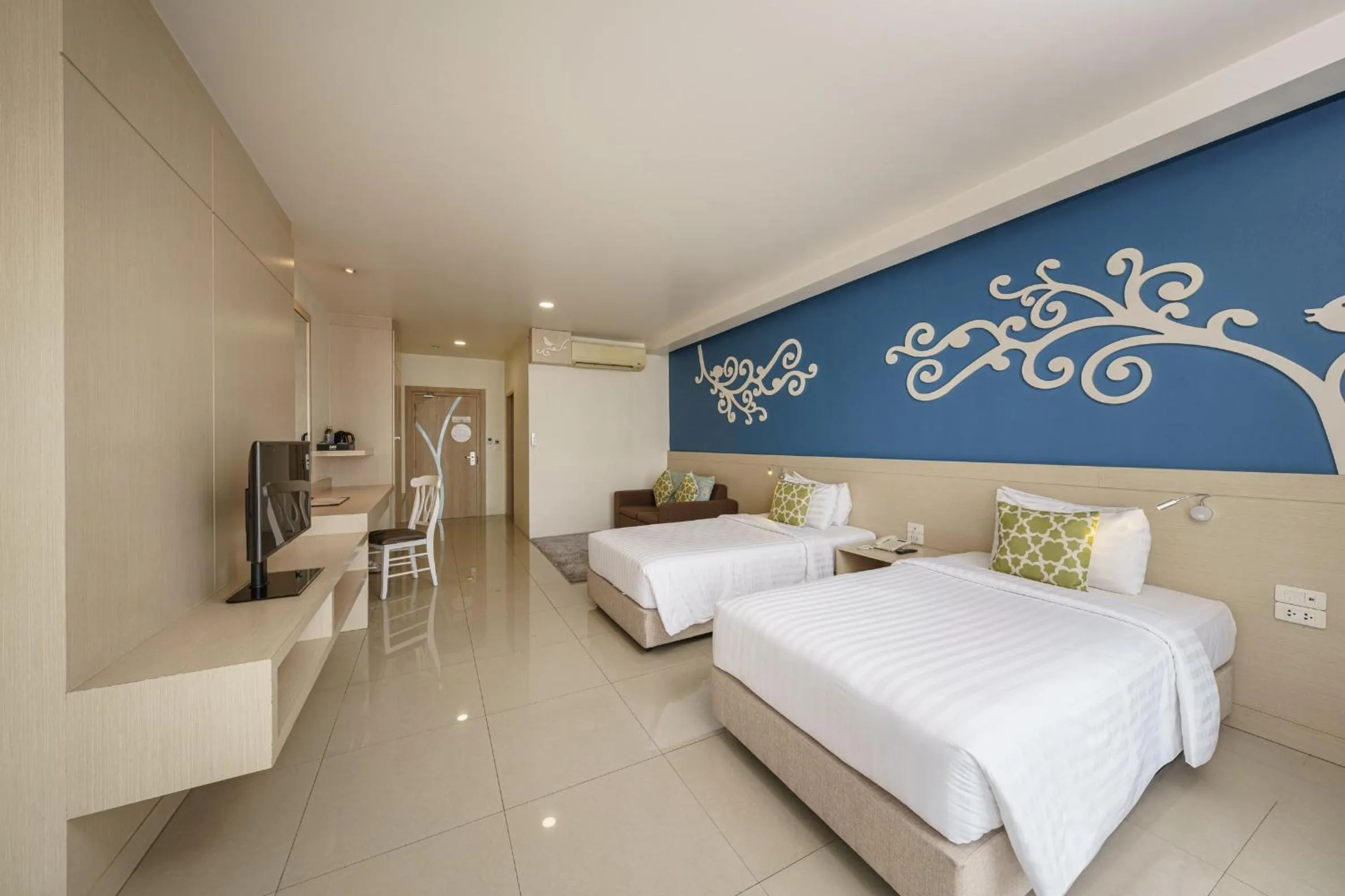 Bed in Jolly Suites&Spa Petkasem