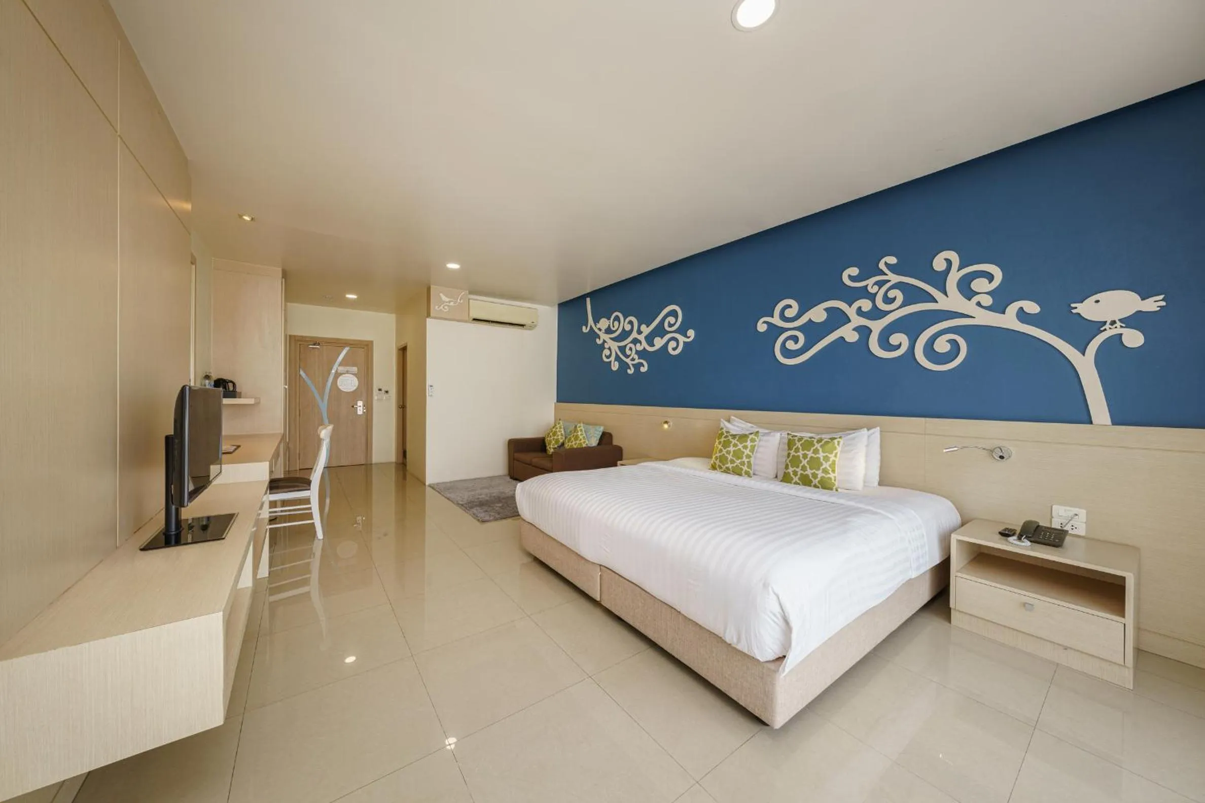 Bed in Jolly Suites&Spa Petkasem