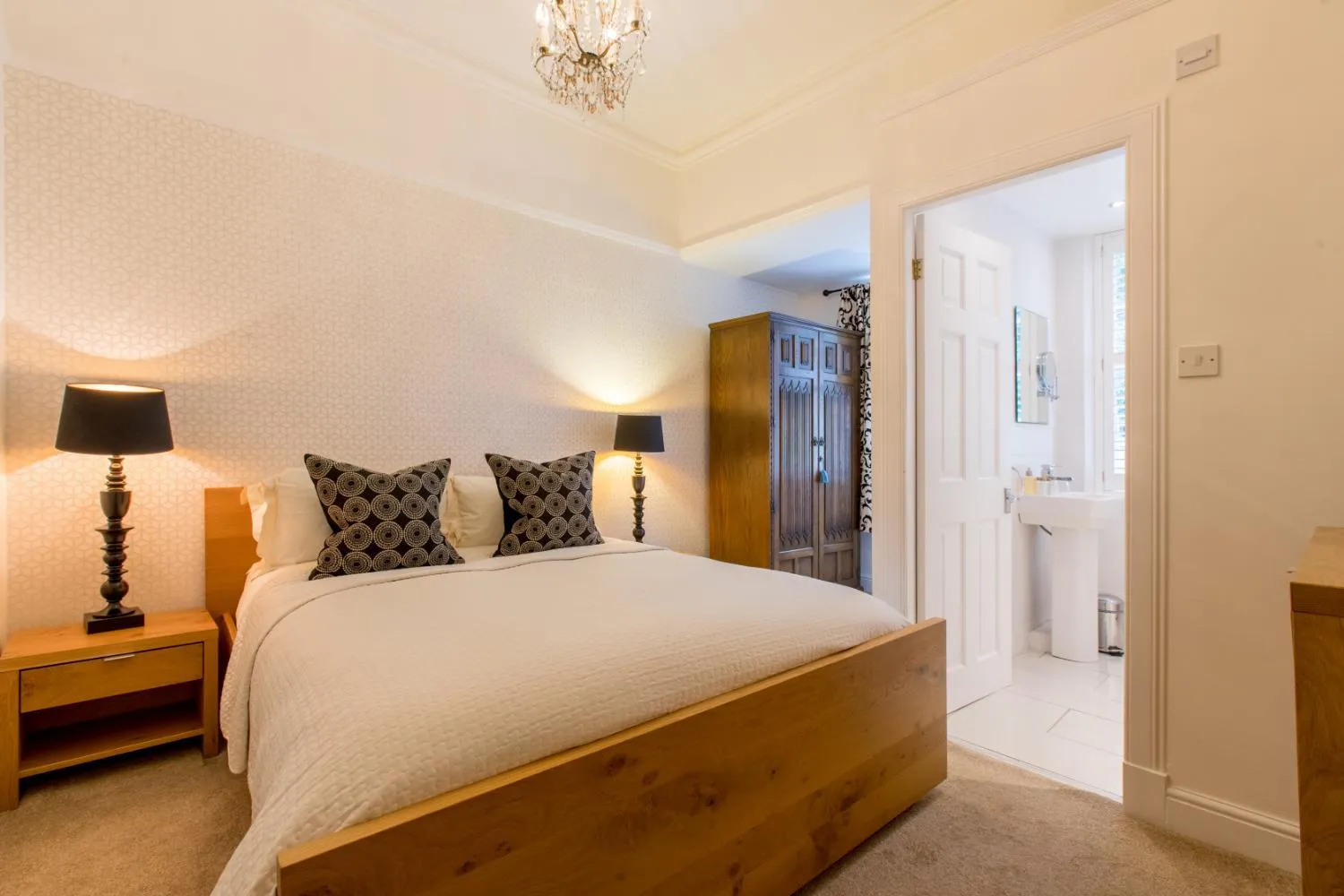 Photo of the whole room, Bed in Altskeith Country House