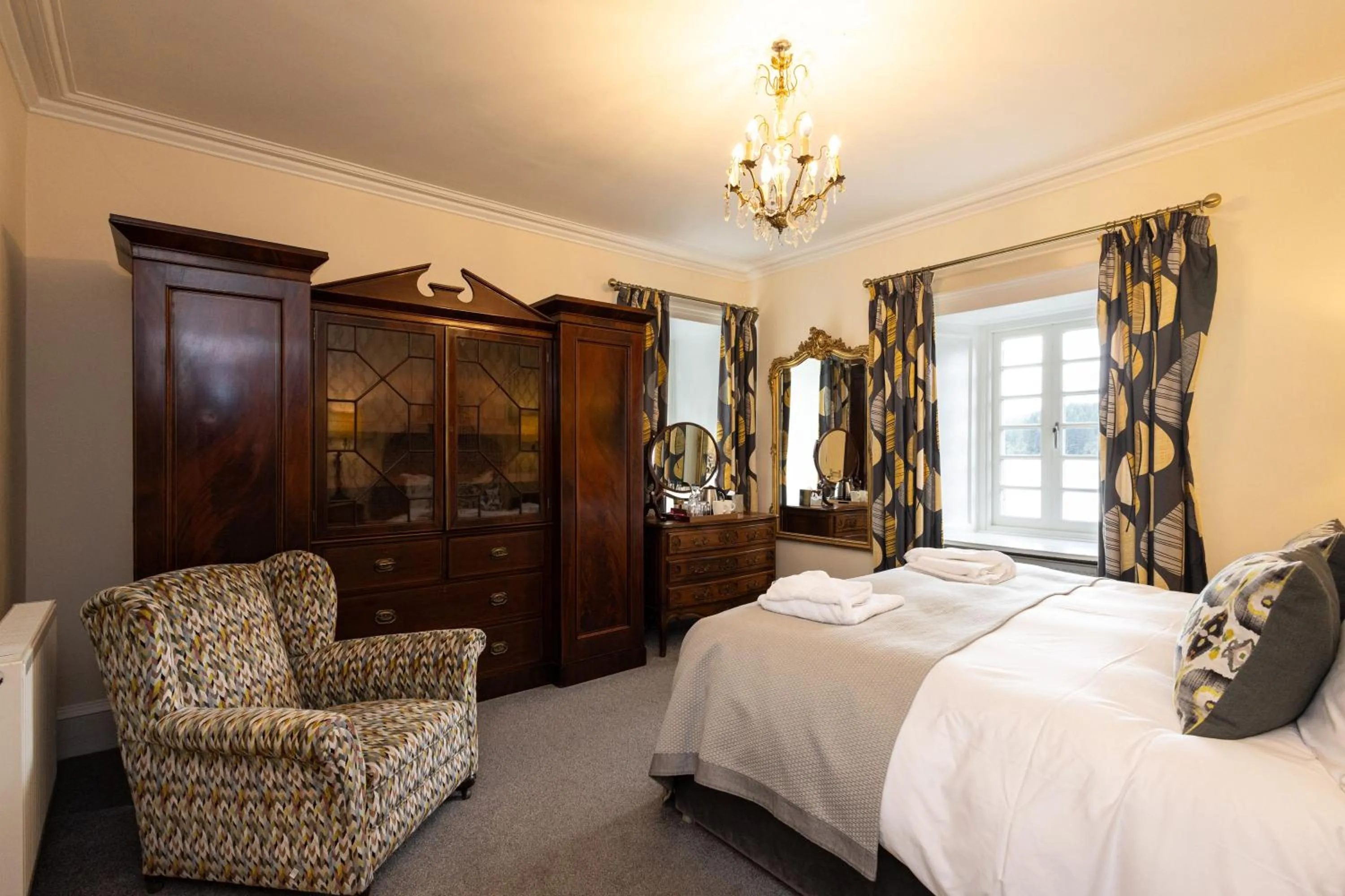 Bedroom, Bed in Altskeith Country House