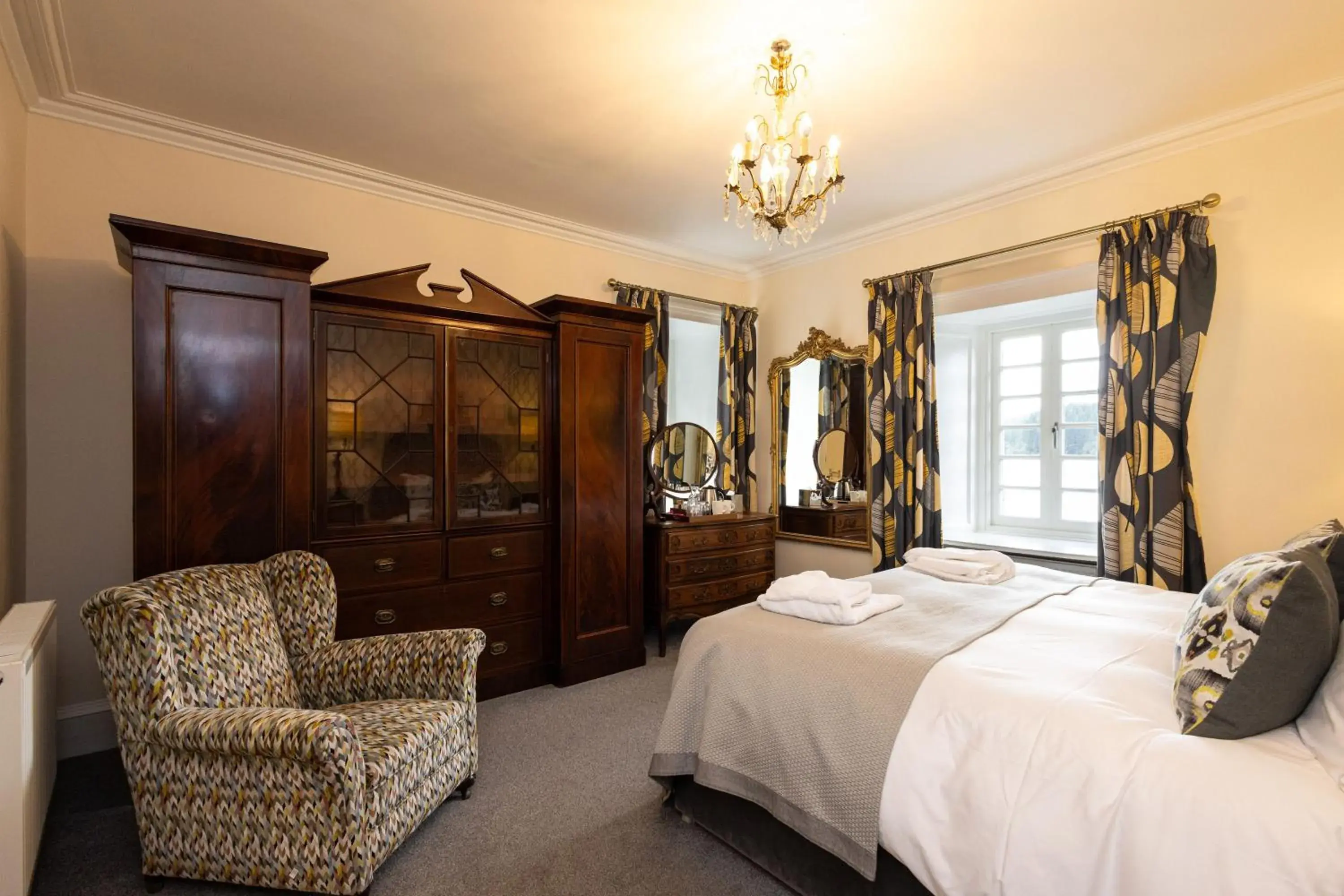 Deluxe Double Room with Lake View in Altskeith Country House Deluxe Double Room with Lake View in Altskeith Country House