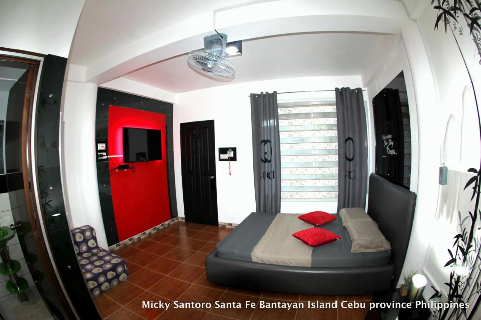 Bed in Micky Santoro Hotel & Restaurant