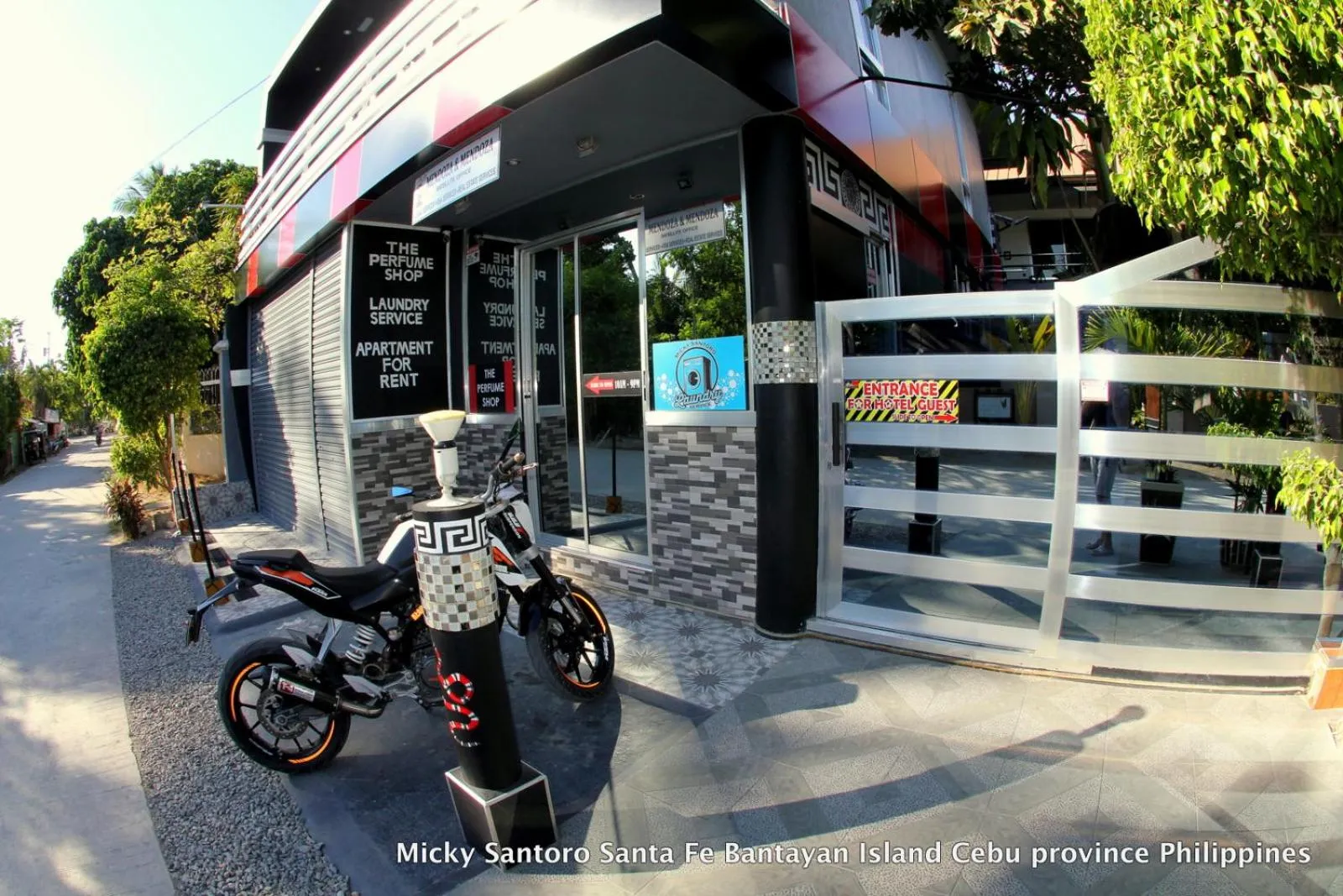 Micky Santoro Hotel & Restaurant