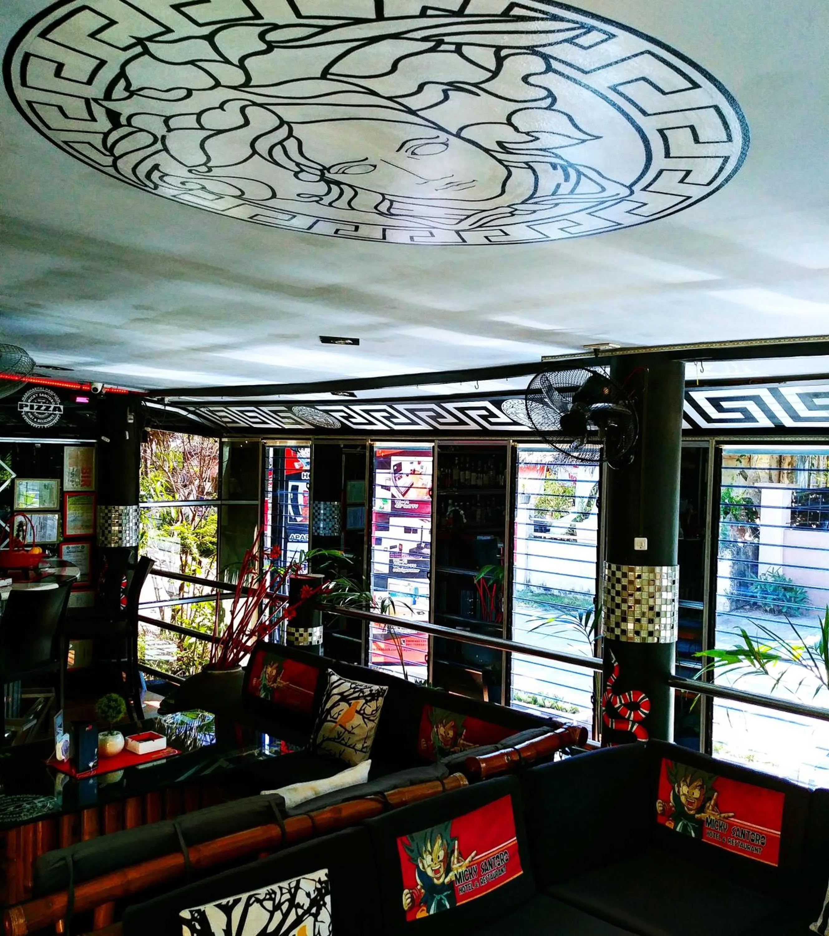 Micky Santoro Hotel & Restaurant