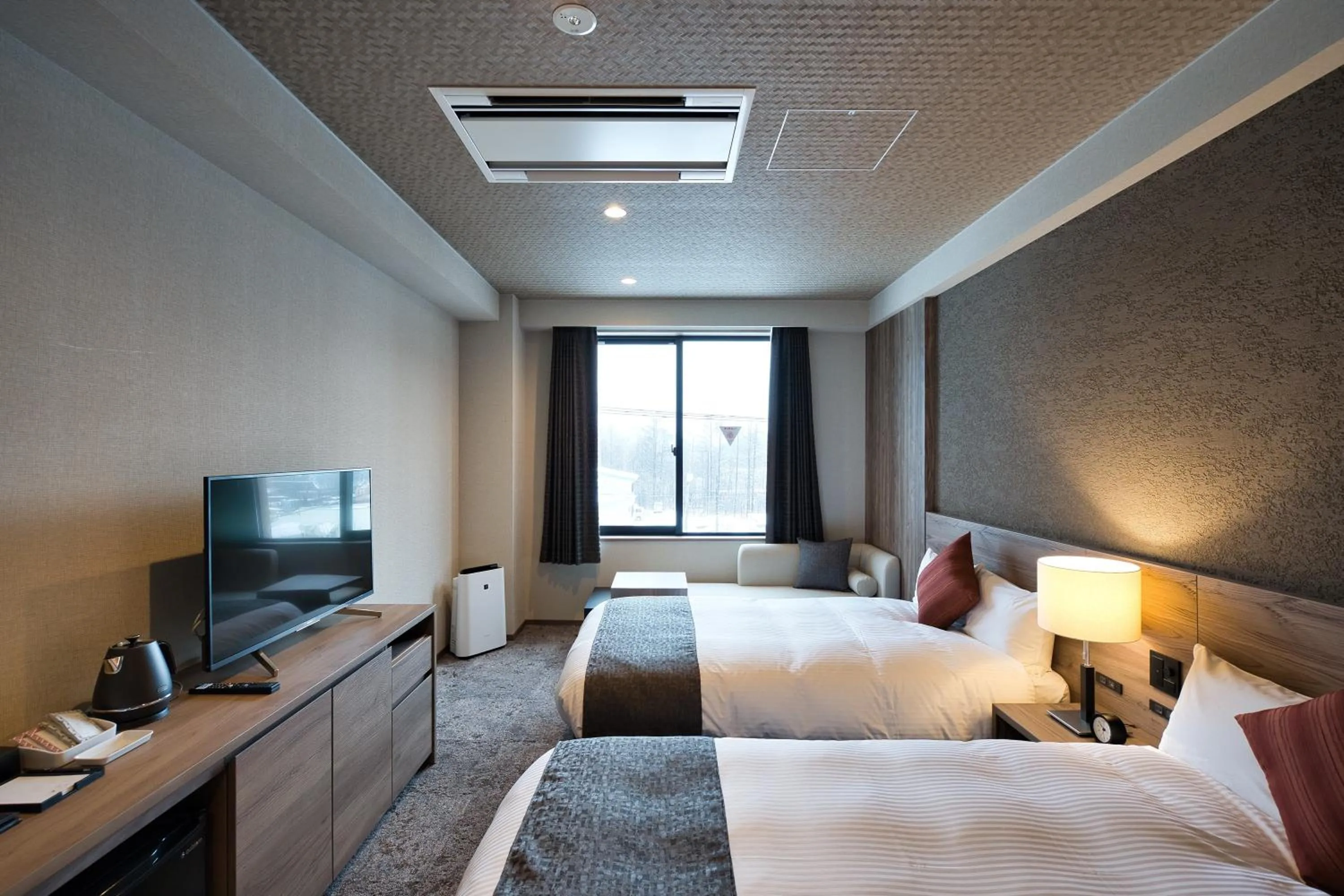 Photo of the whole room, Bed in Winery Hotel and Condominium HITOHANA