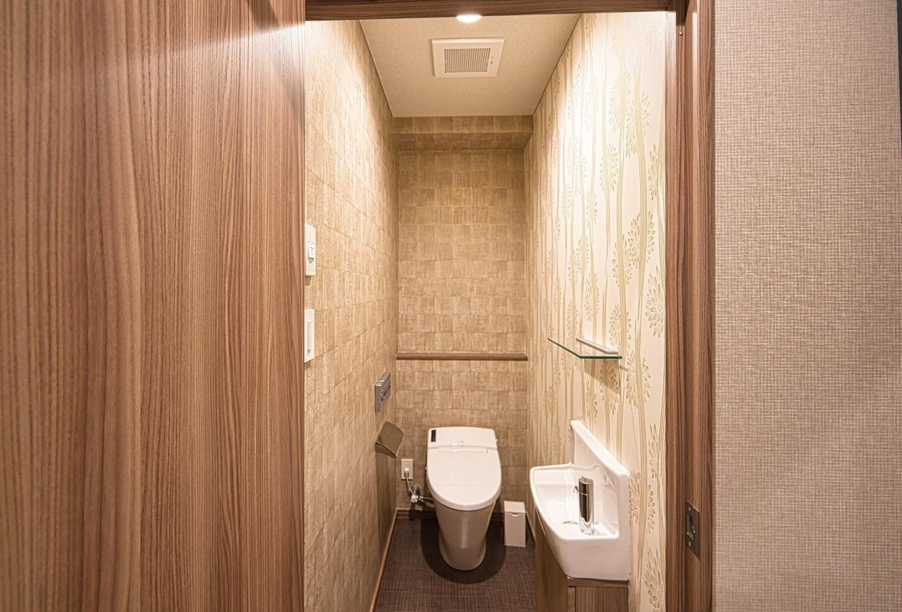 Toilet in Winery Hotel and Condominium HITOHANA