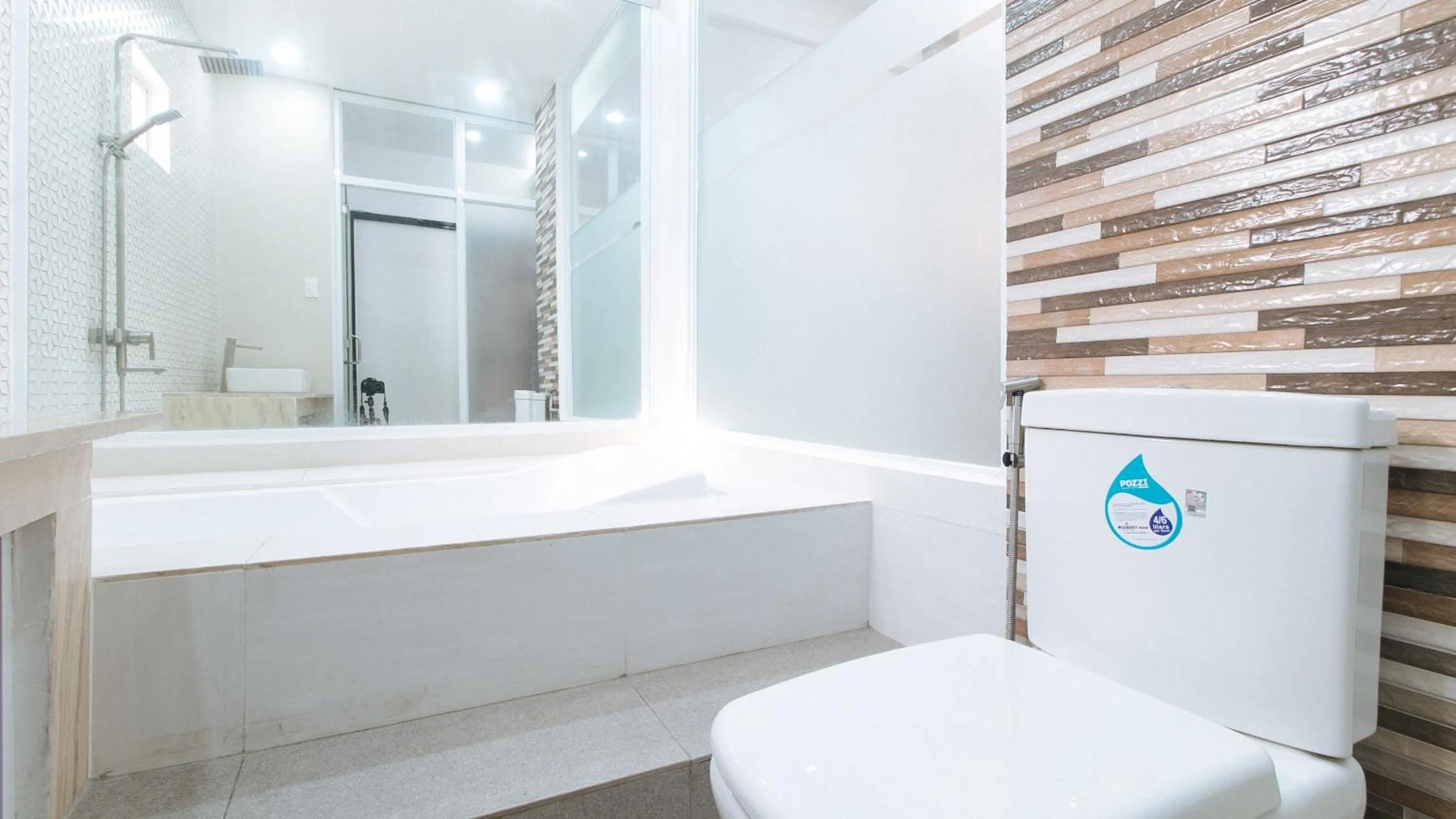 Bathroom in RedDoorz at DBuilders Rooms Lower Bicutan