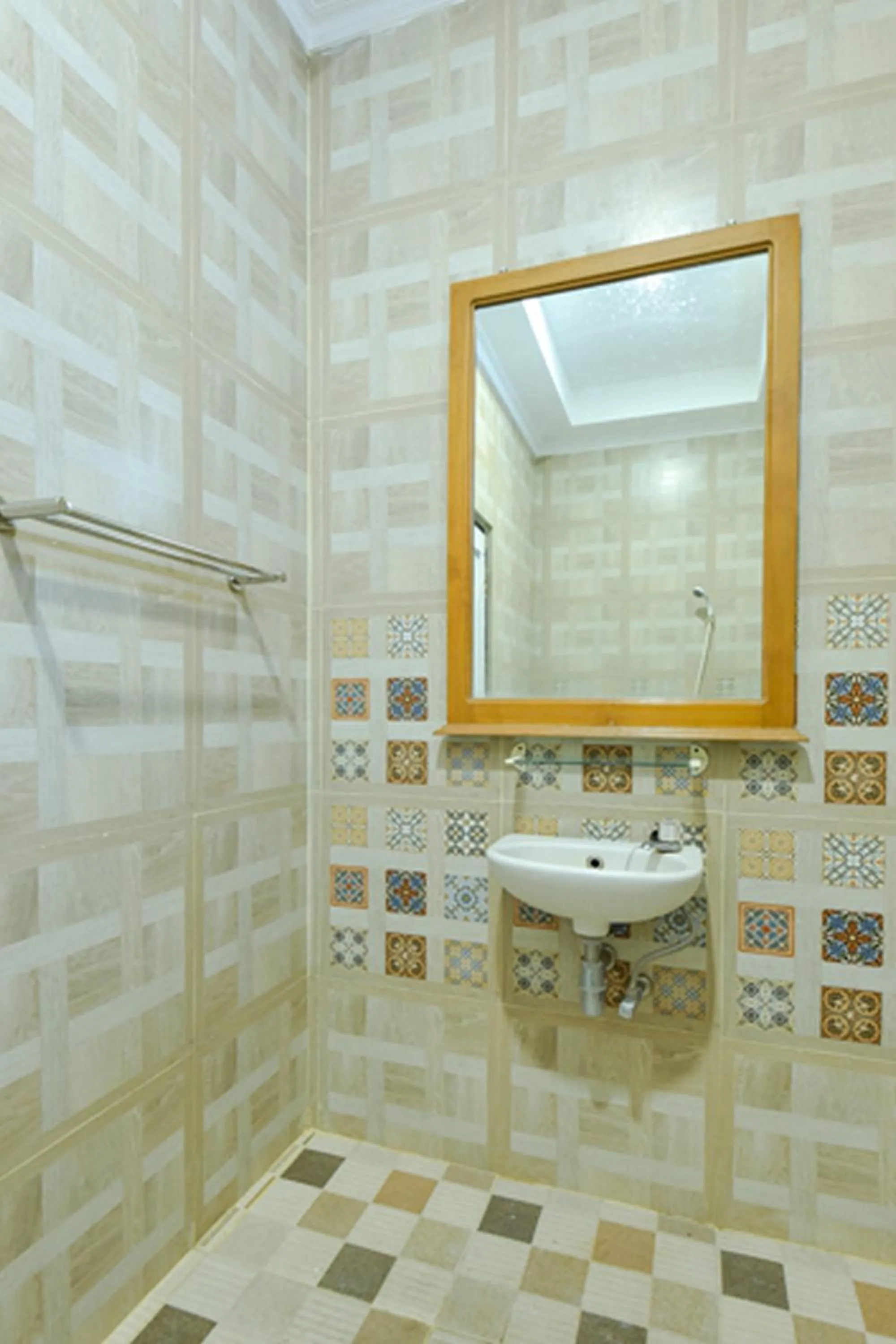 Toilet in Sekar Ayu Hotel Malioboro Mitra RedDoorz