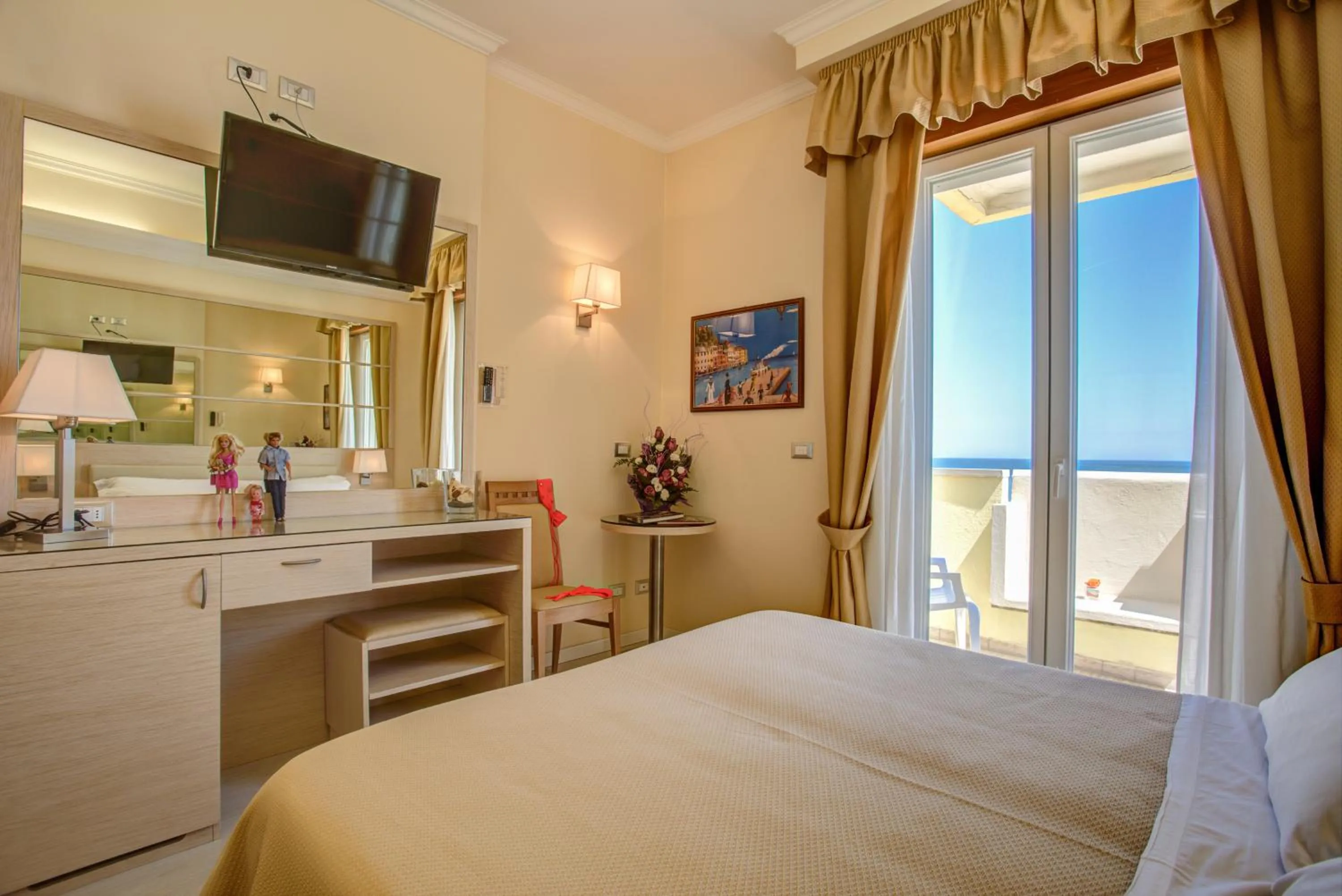 Photo of the whole room, Bed in Hotel Caesar Paladium