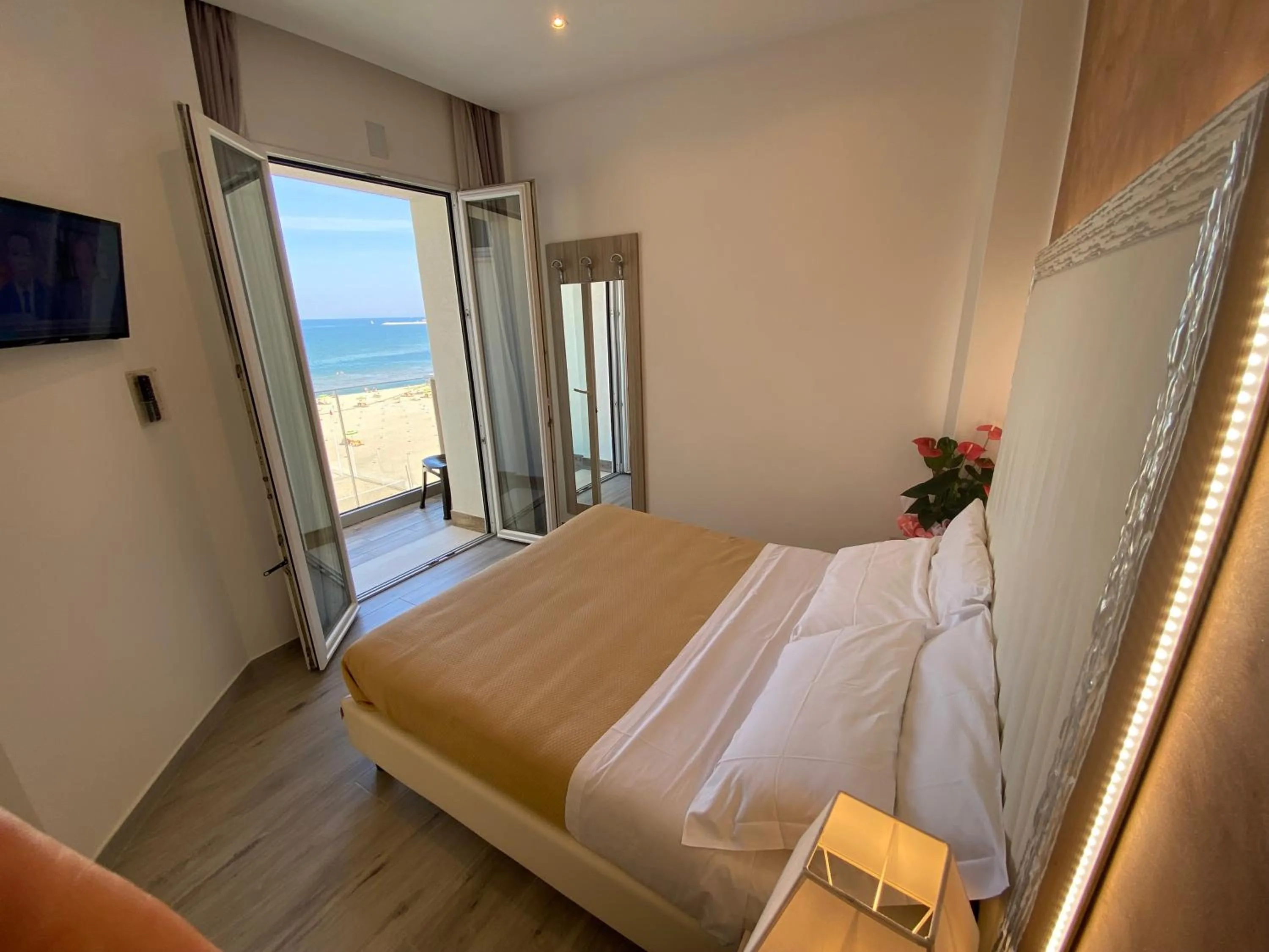 View (from property/room), Bed in Hotel Caesar Paladium