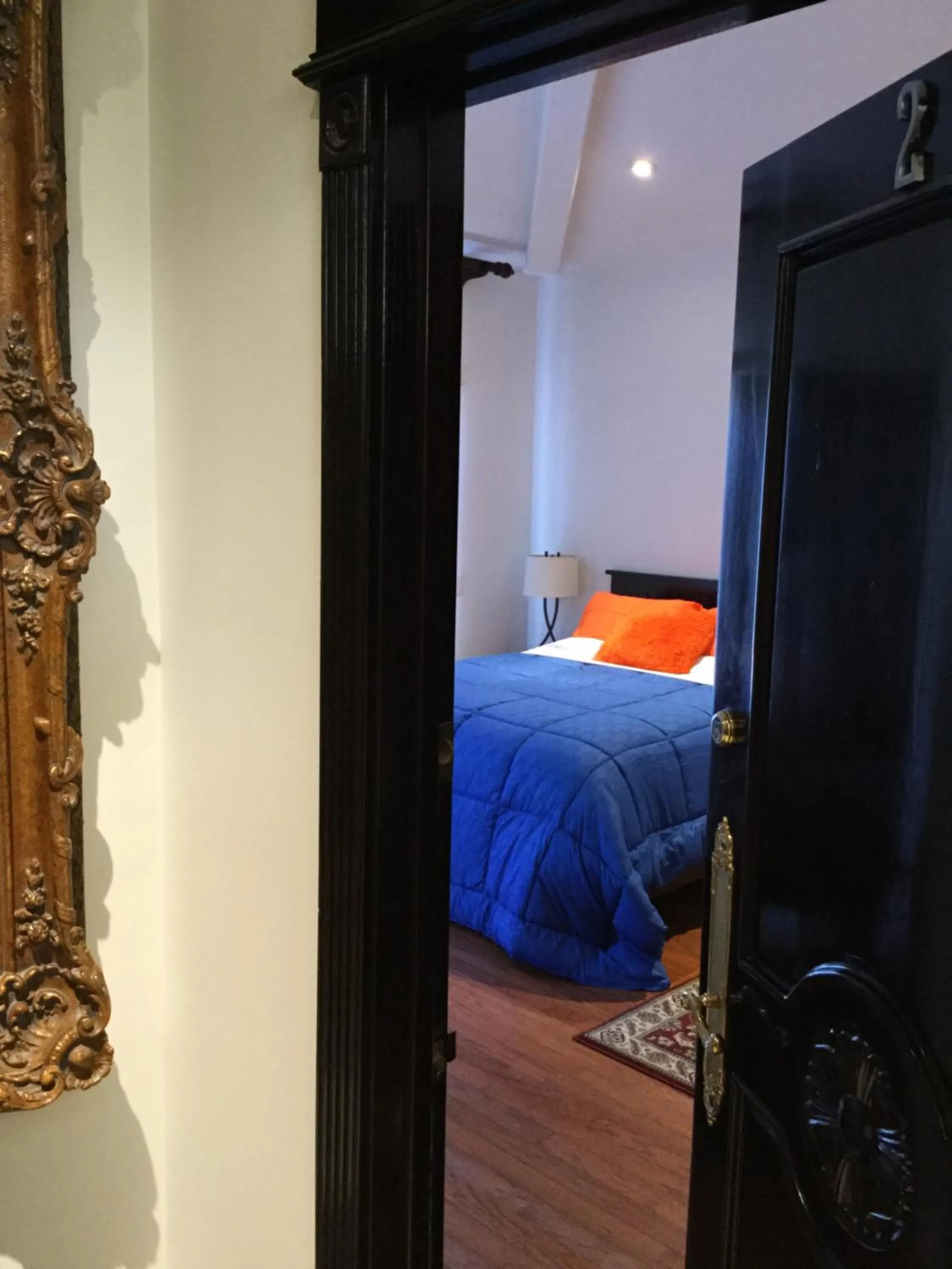 Bed in Entire Second Flr - Santa Monica Luxury Roman Villa