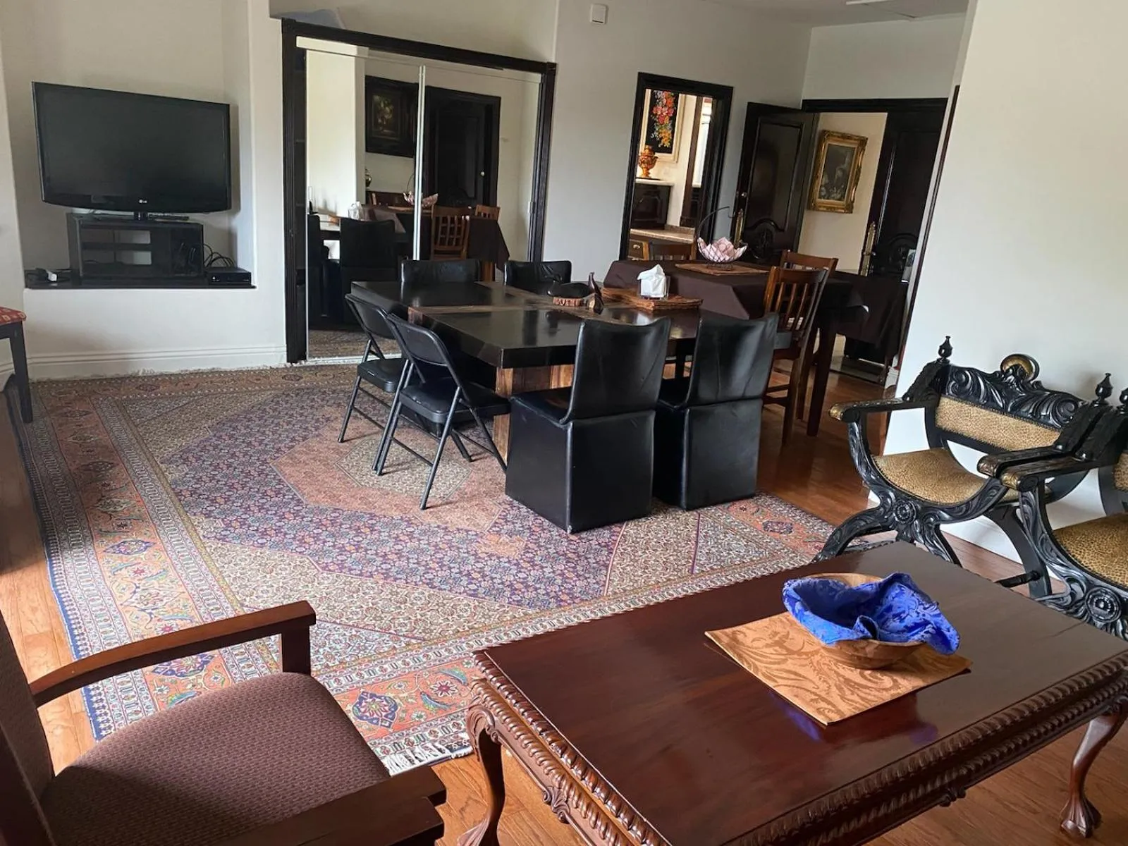 Communal lounge/ TV room in Entire Second Flr - Santa Monica Luxury Roman Villa