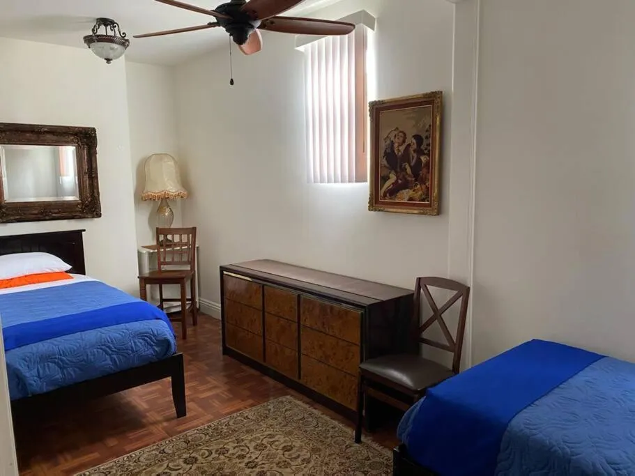 Bed in Entire Second Flr - Santa Monica Luxury Roman Villa