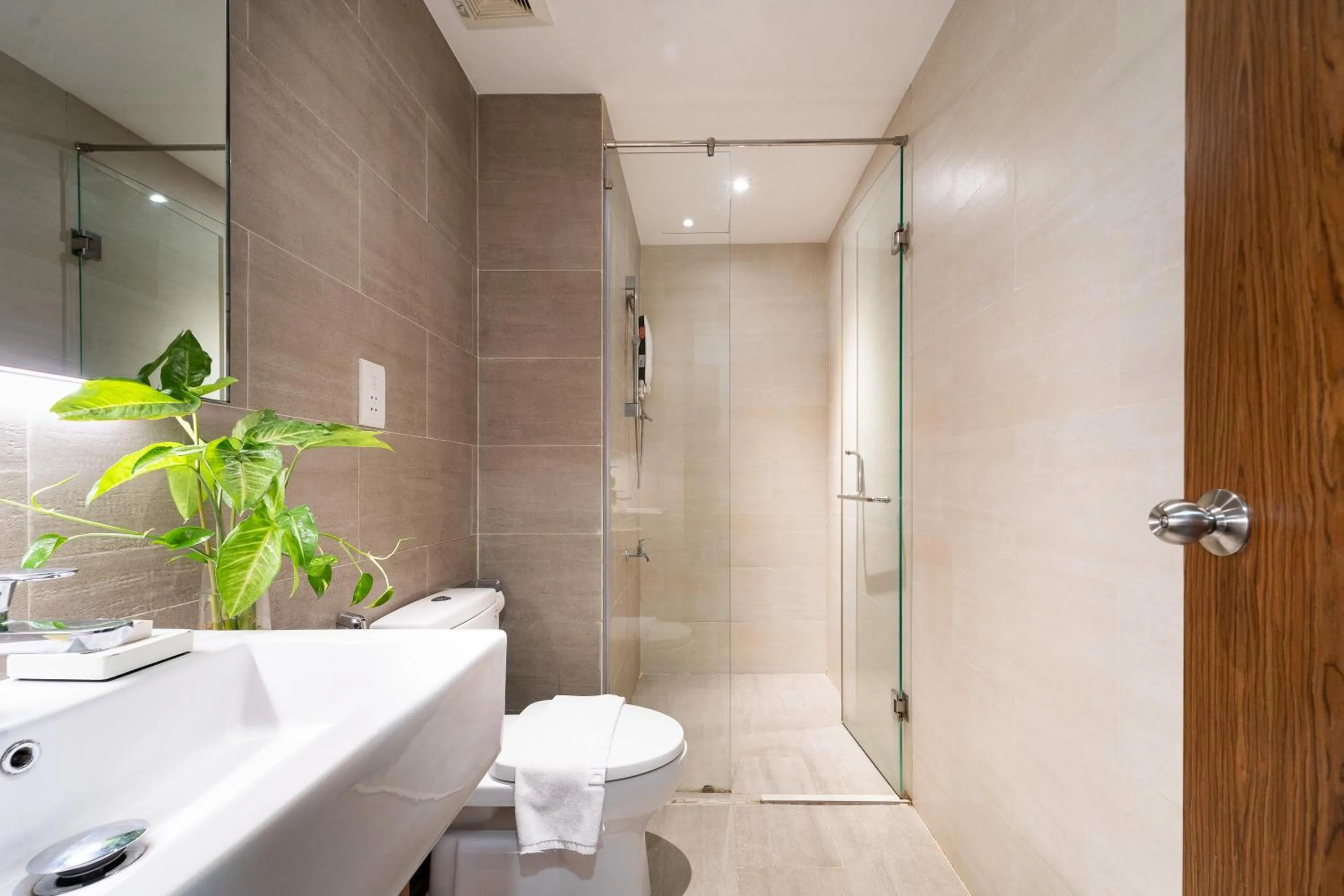 Shower in DIC Star Landmark