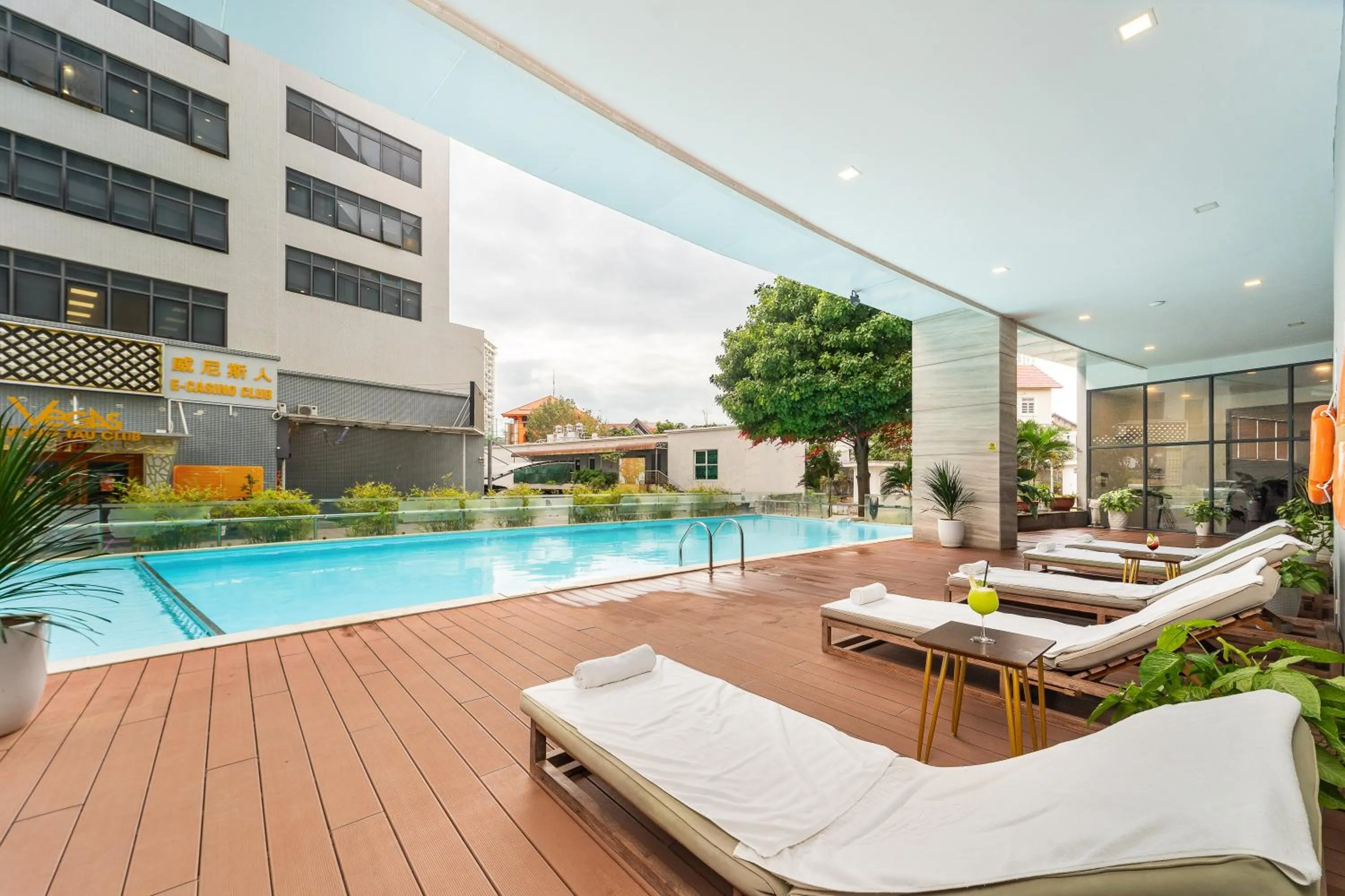 Swimming pool in DIC Star Landmark