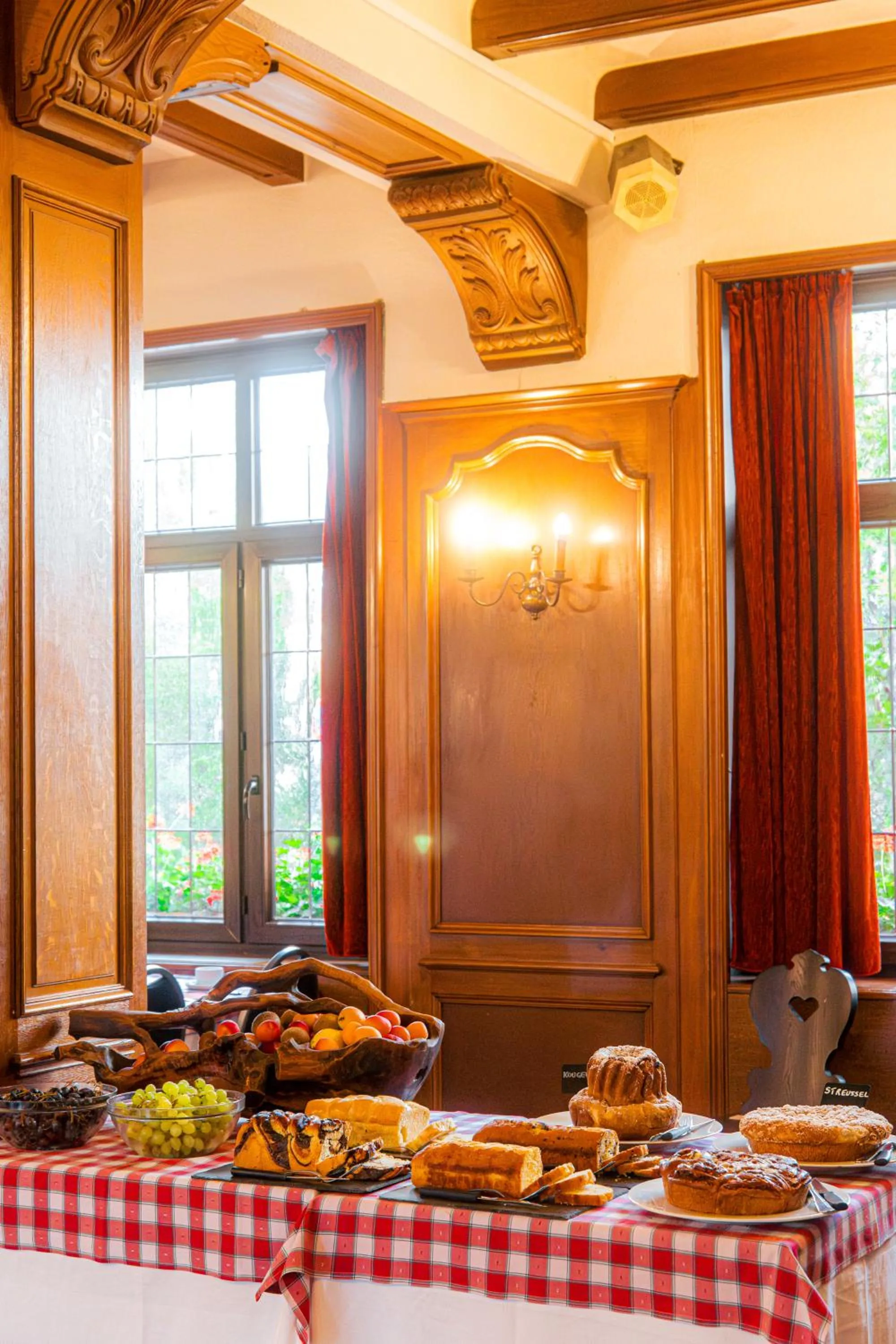 Buffet breakfast in Résidence Les Cigogneaux