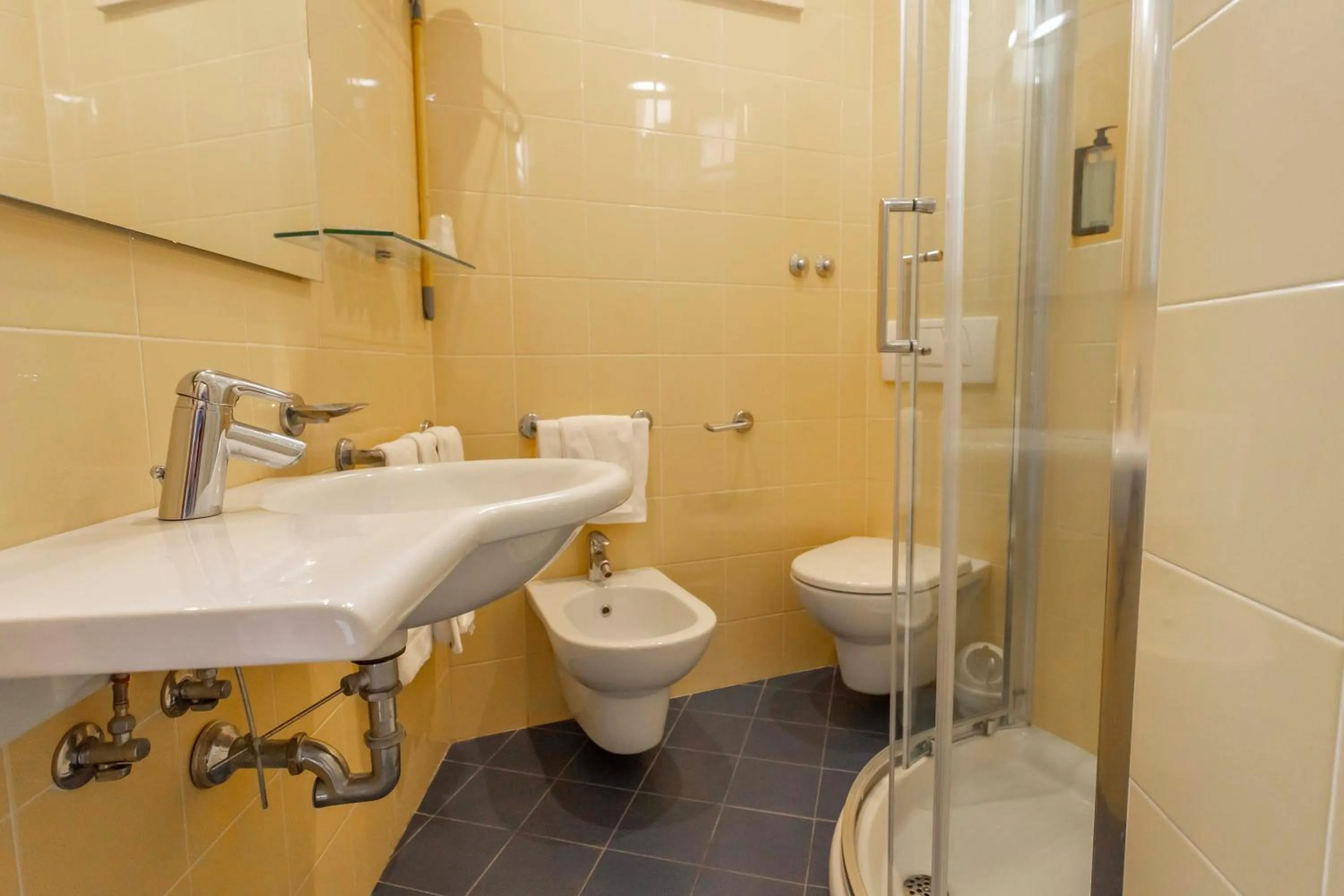 Bathroom in Hotel City