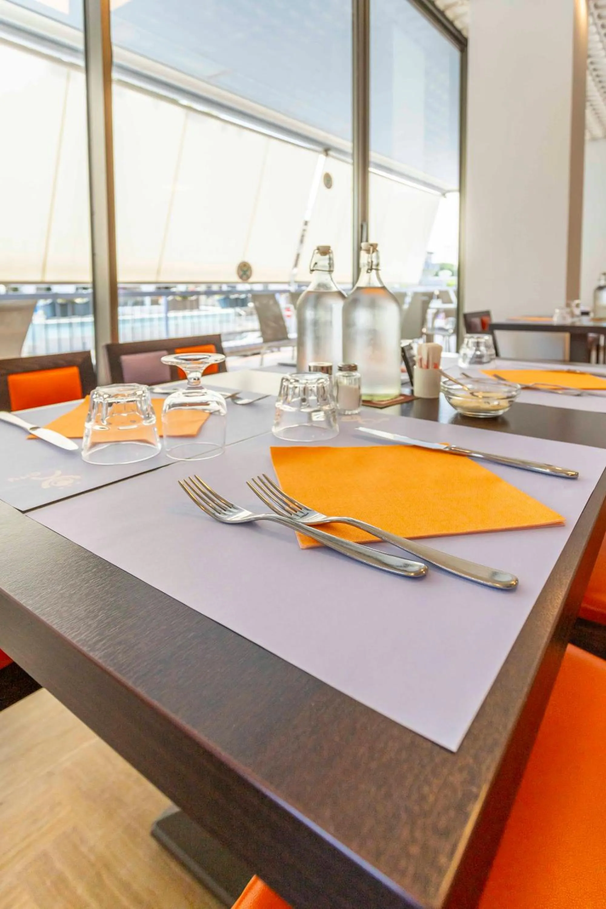 Restaurant/places to eat in Hotel City