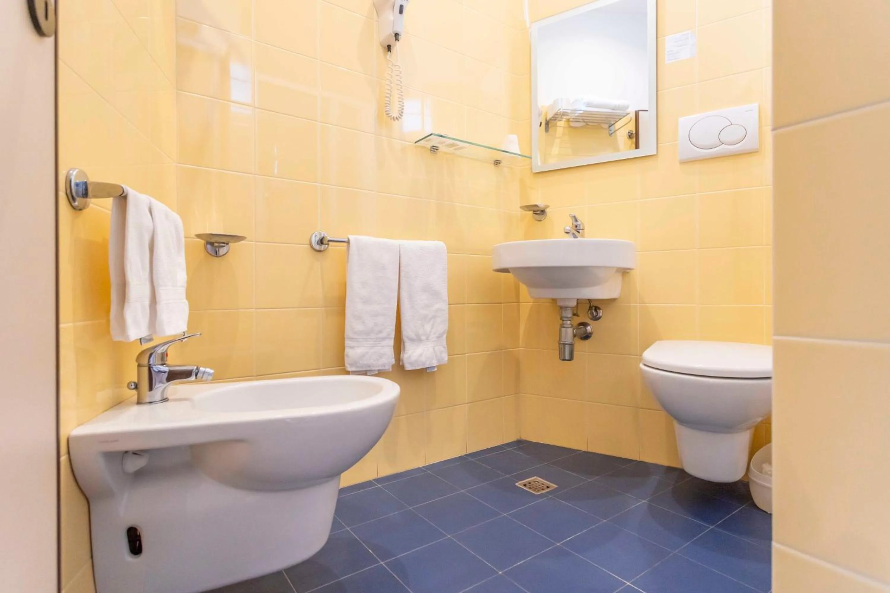 Bathroom in Hotel City