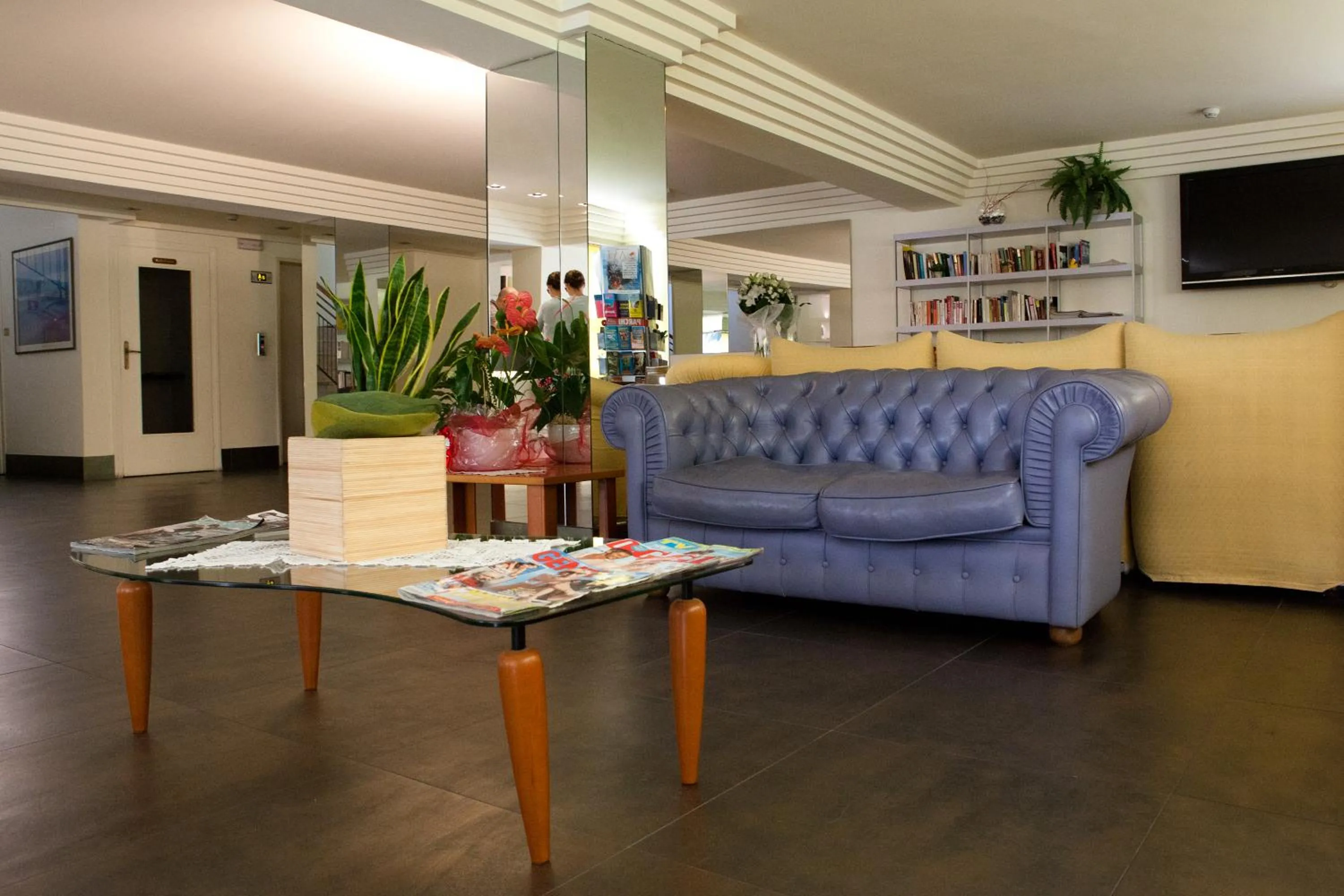 Communal lounge/ TV room in Hotel City