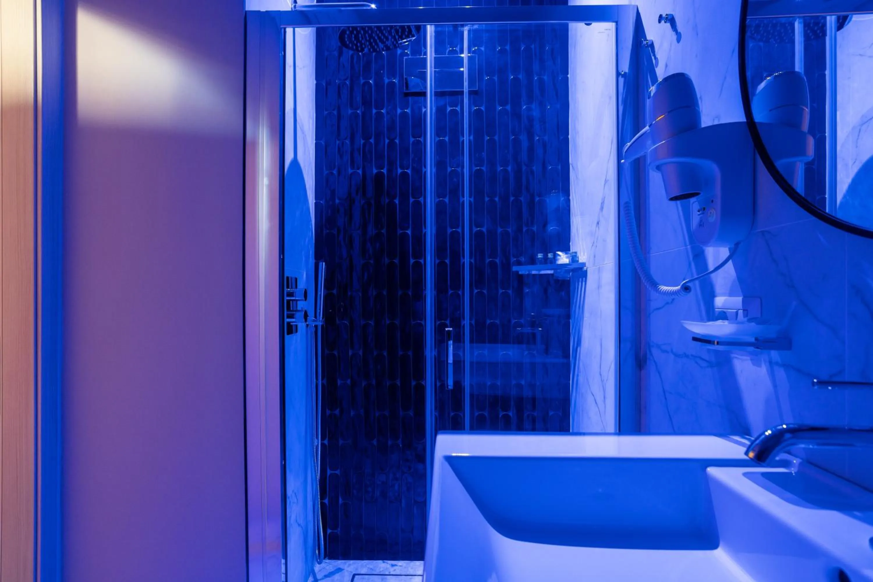 Shower in Gh Trevi Fountain