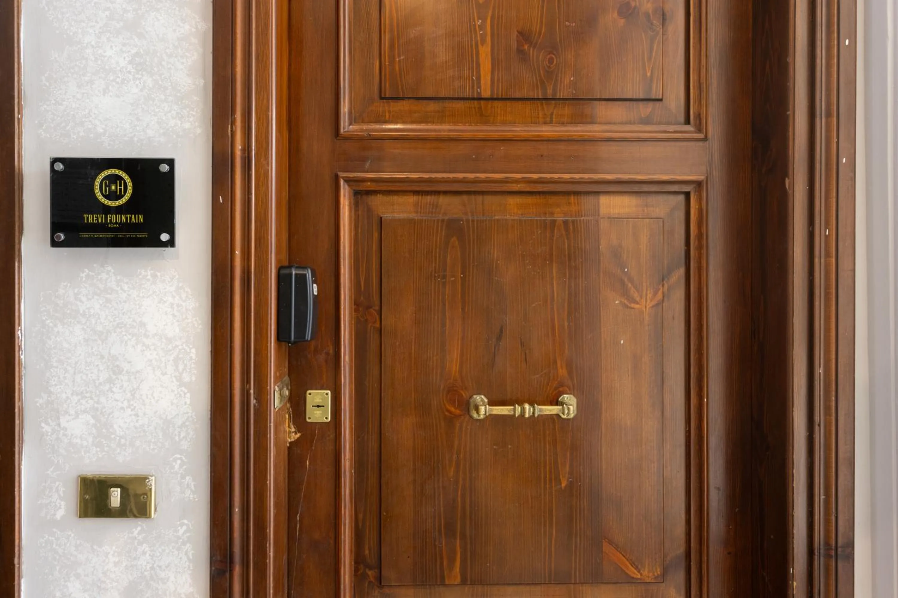 Facade/entrance in Gh Trevi Fountain