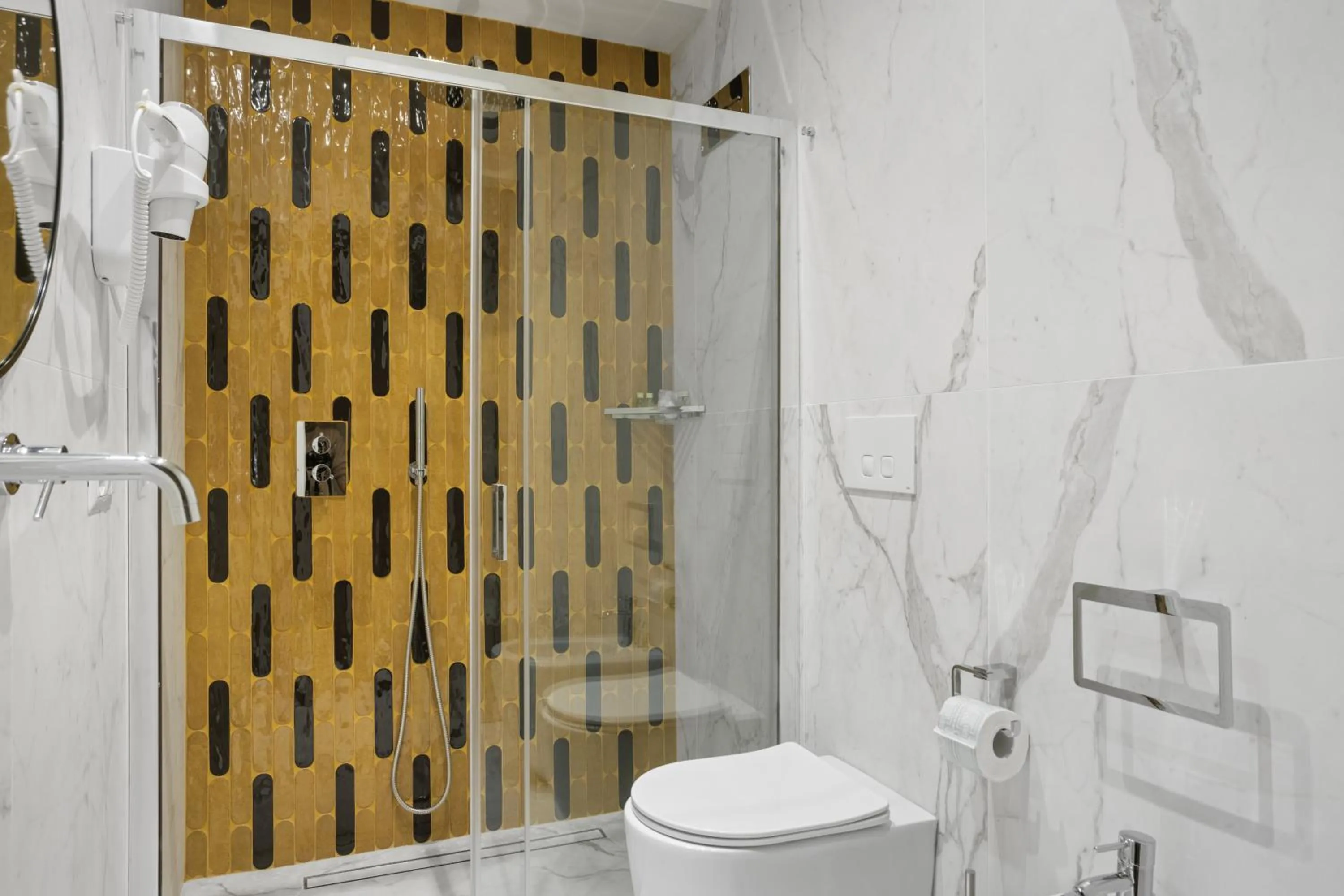 Shower in Gh Trevi Fountain