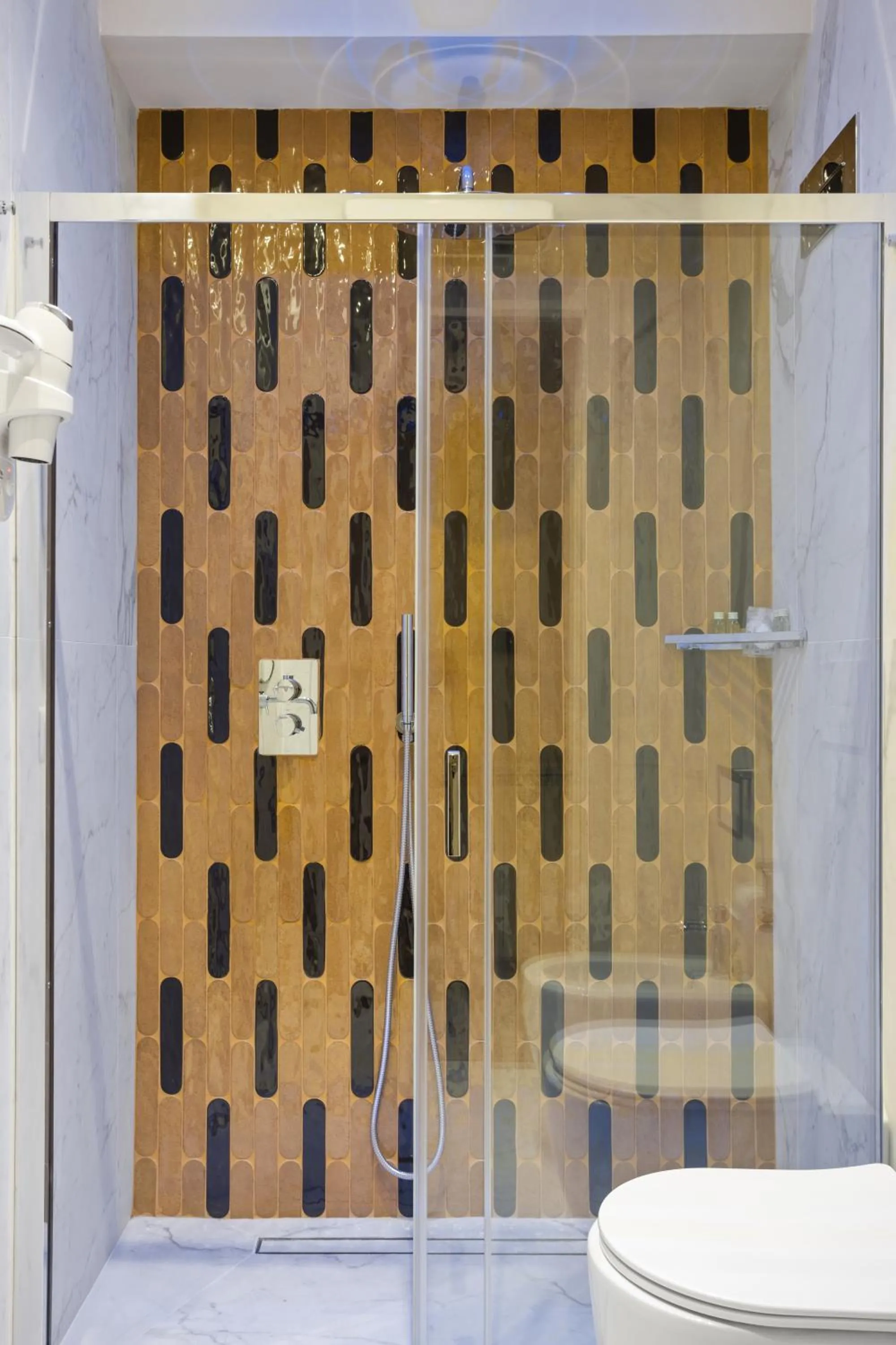 Shower in Gh Trevi Fountain