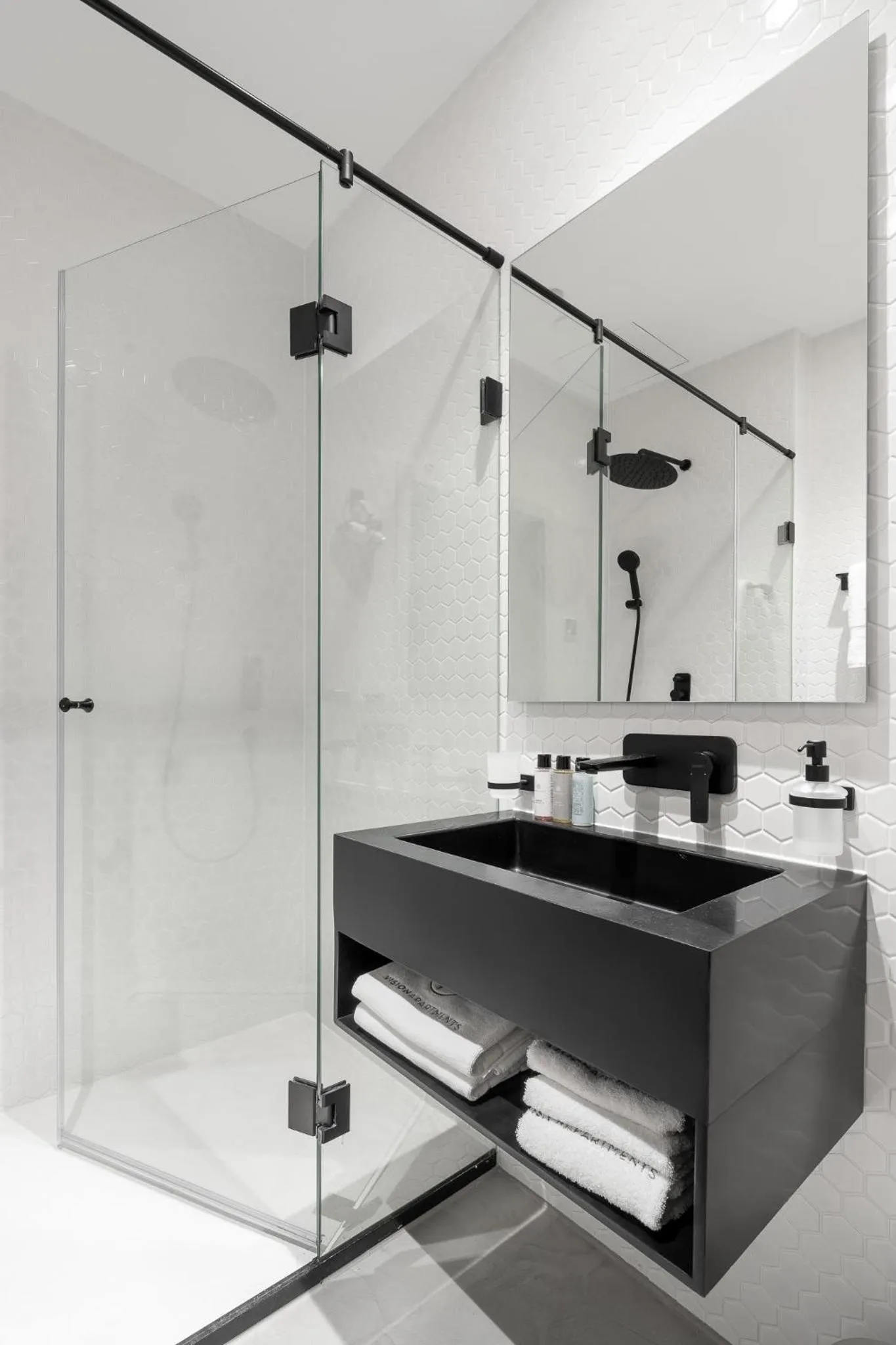 Shower in VISIONAPARTMENTS Bucharest - contactless check-in