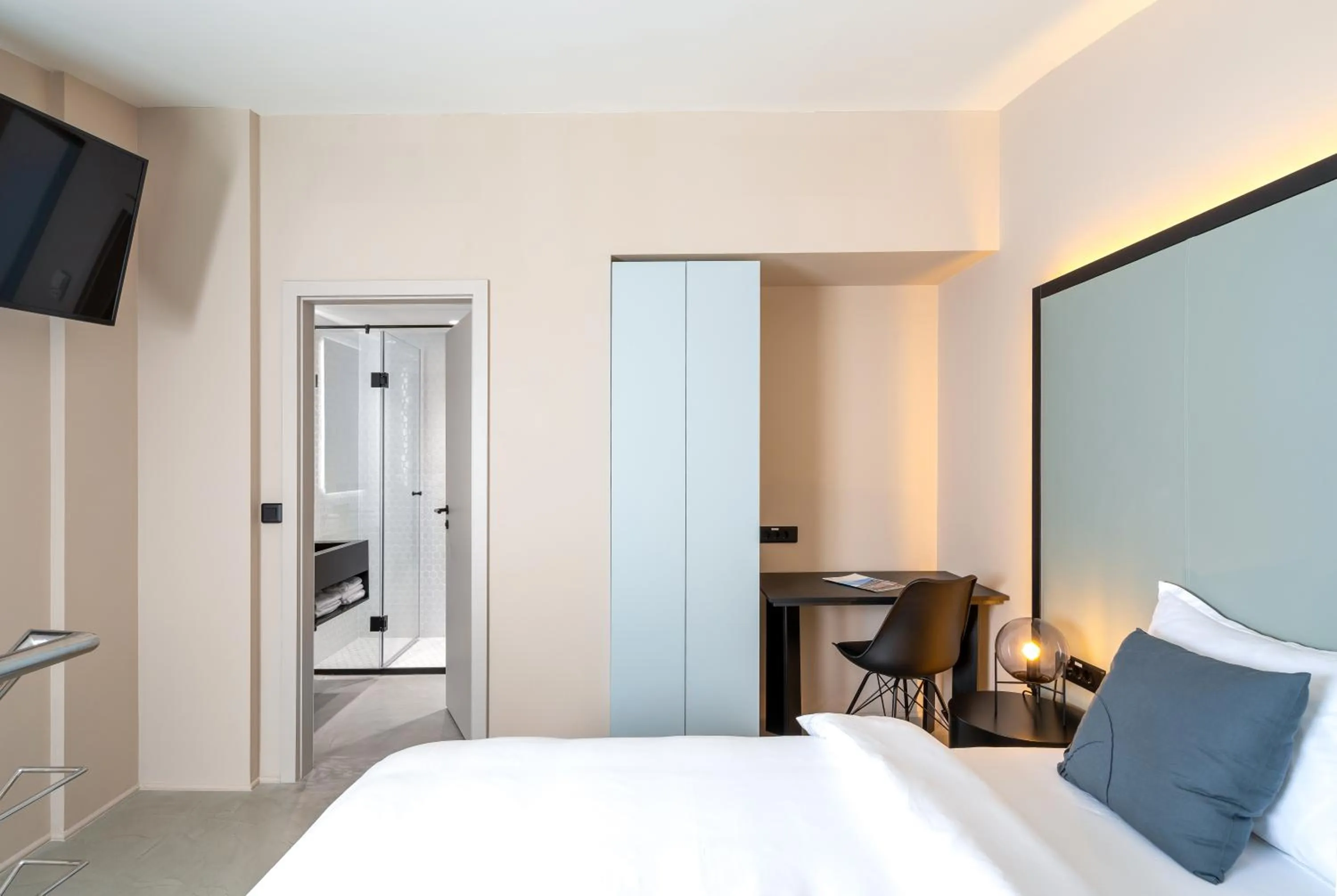 Photo of the whole room, Bed in VISIONAPARTMENTS Bucharest - contactless check-in