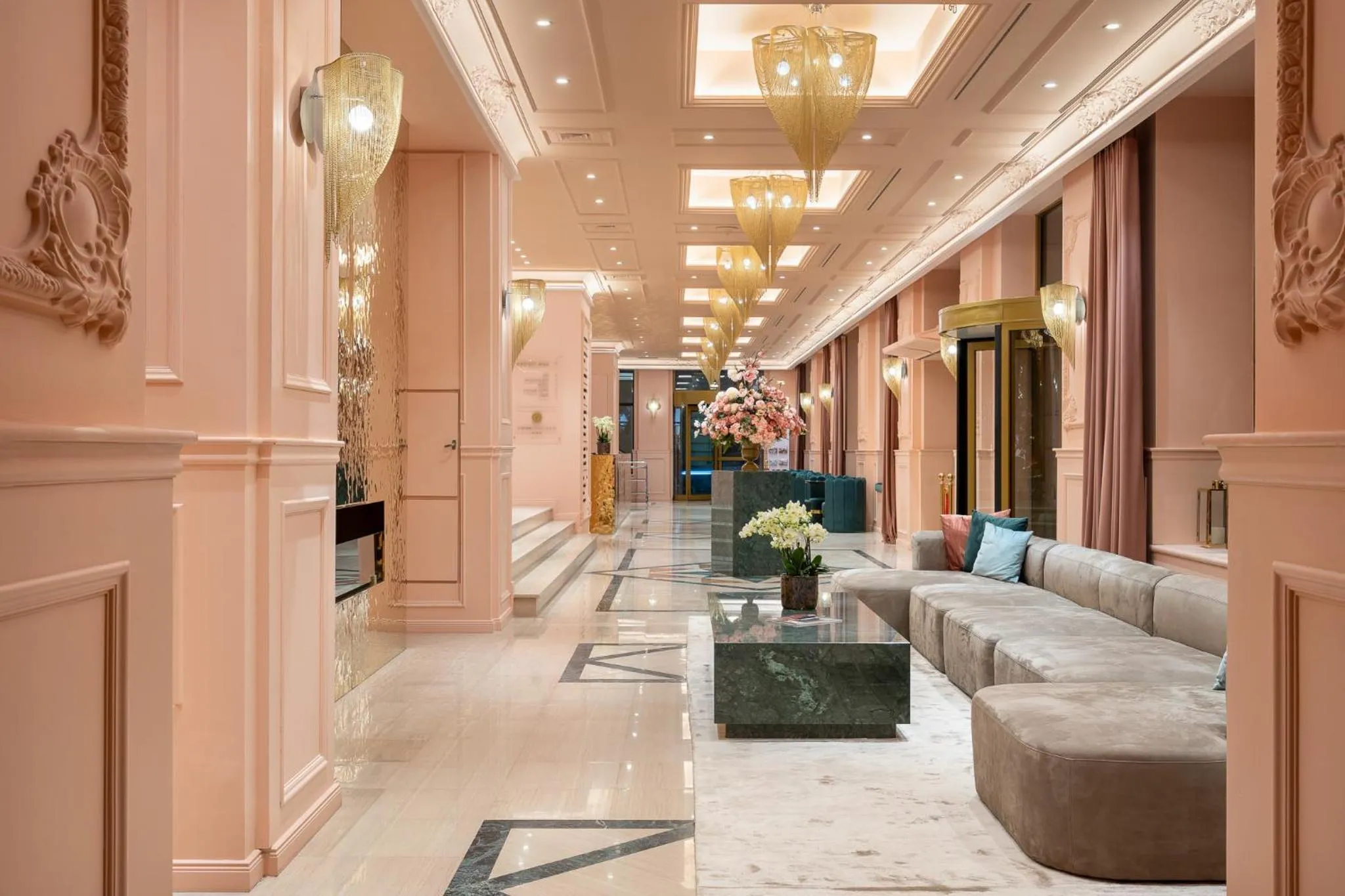 Lobby or reception in VISIONAPARTMENTS Bucharest - contactless check-in