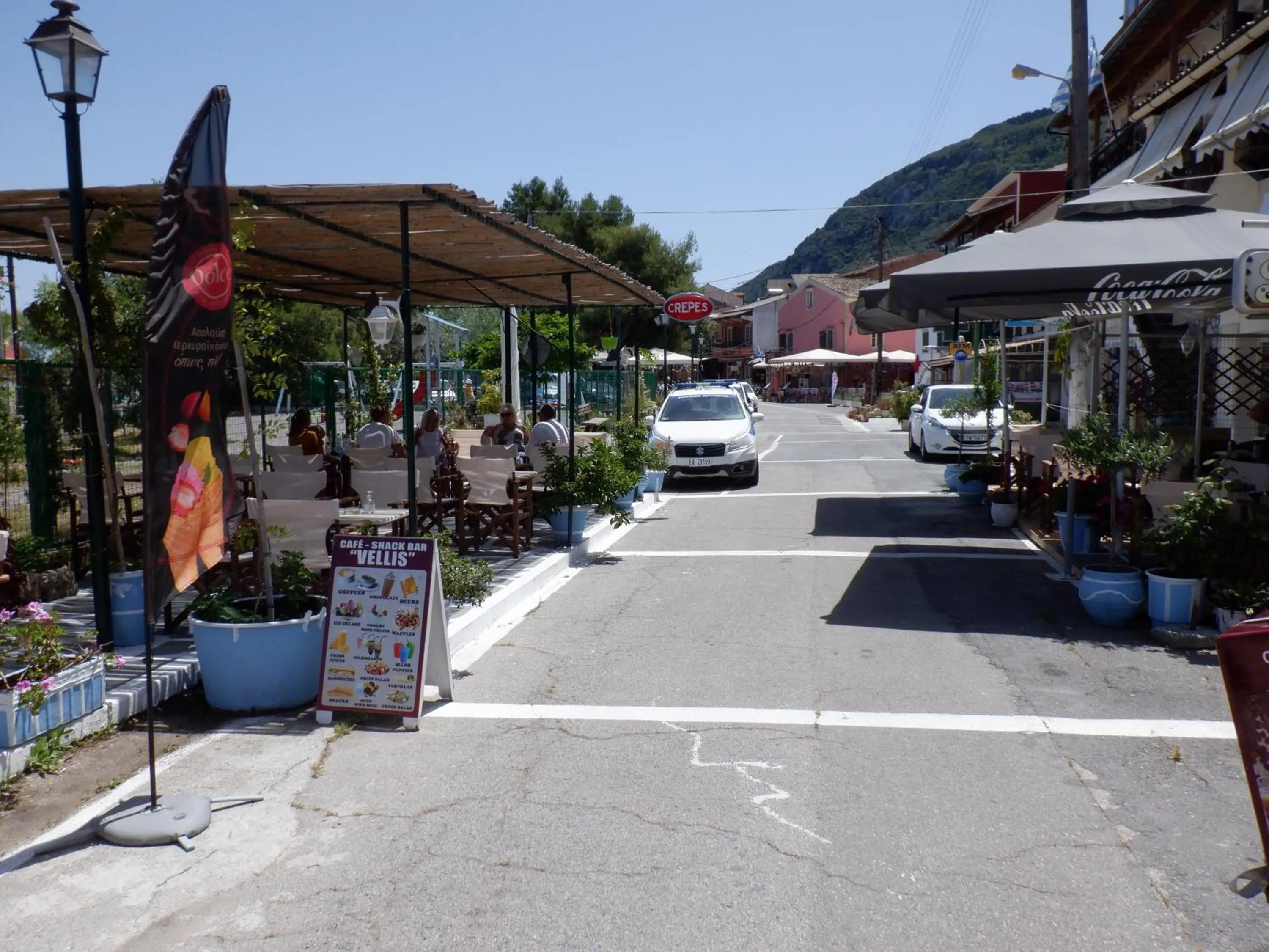 Restaurant/places to eat in Gardelis Gardens