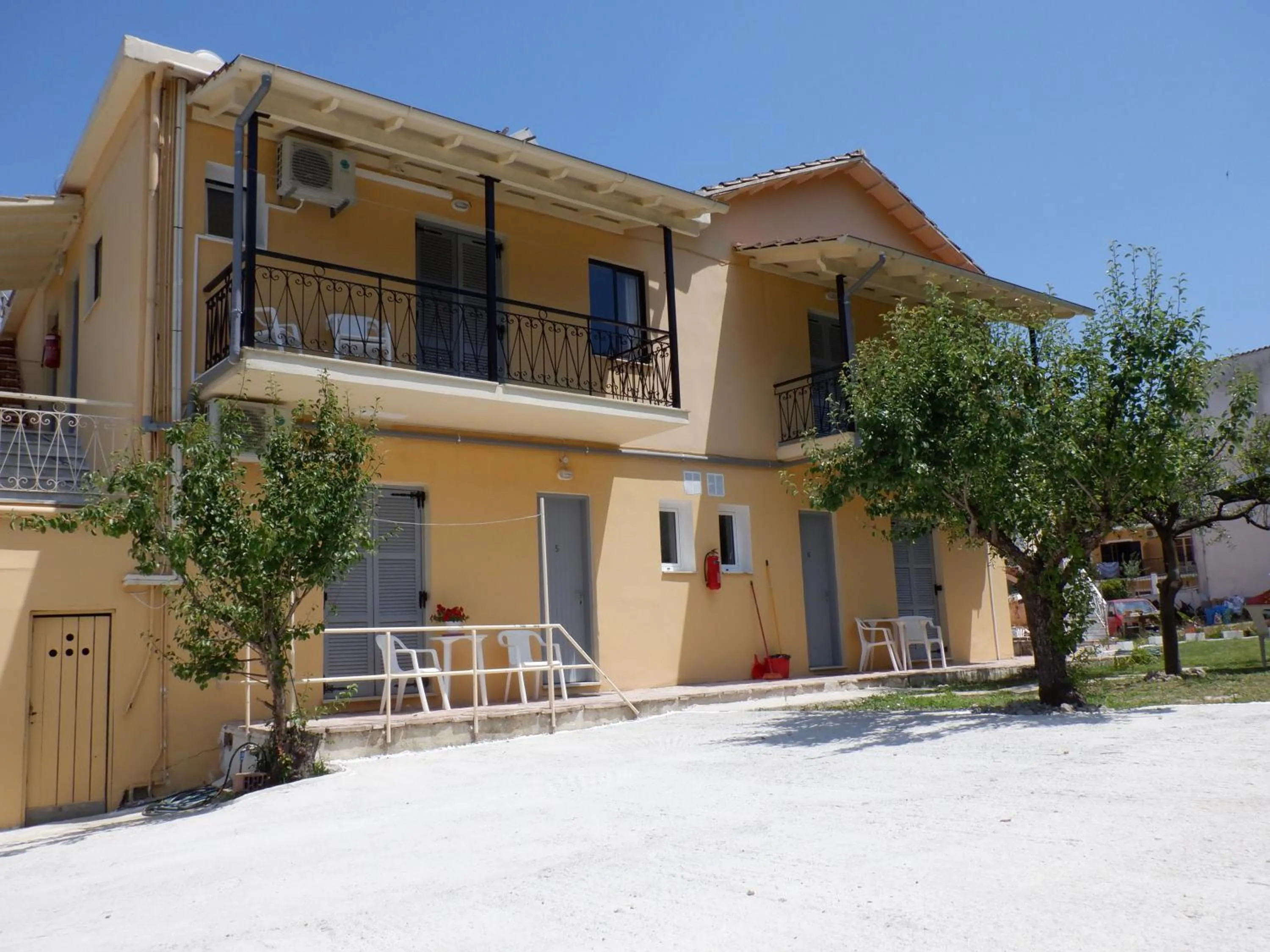 Property building in Gardelis Gardens