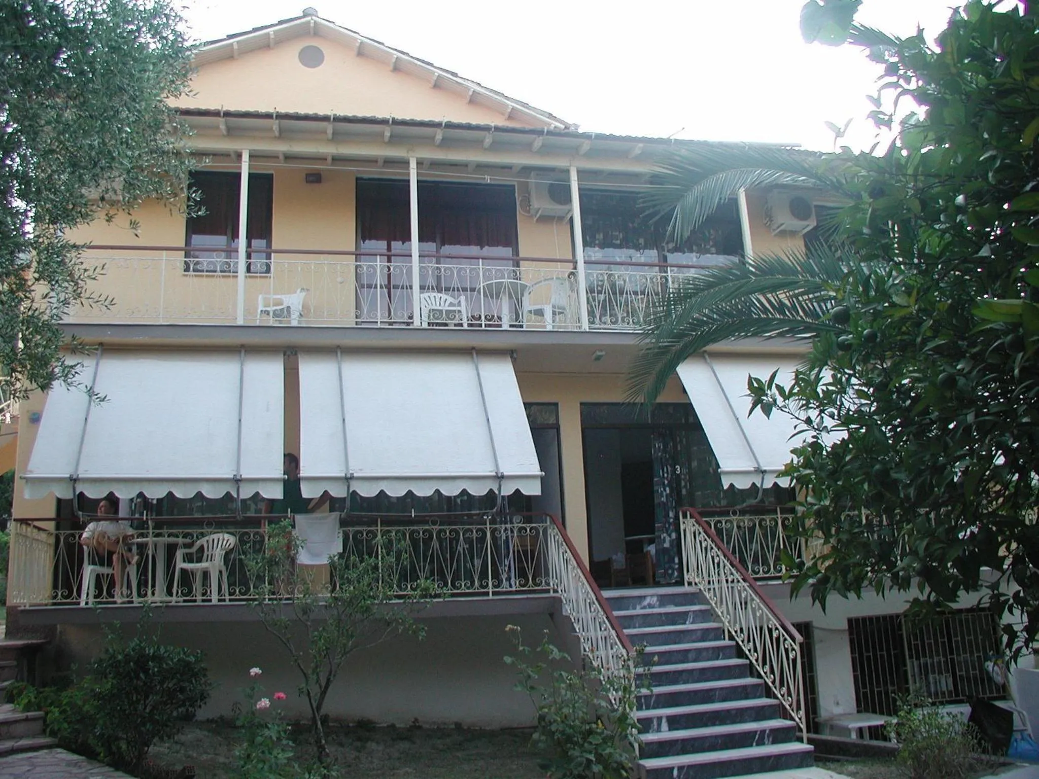 Property building in Gardelis Gardens