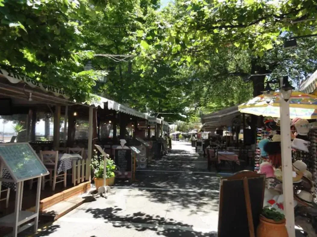 Restaurant/places to eat in Gardelis Gardens