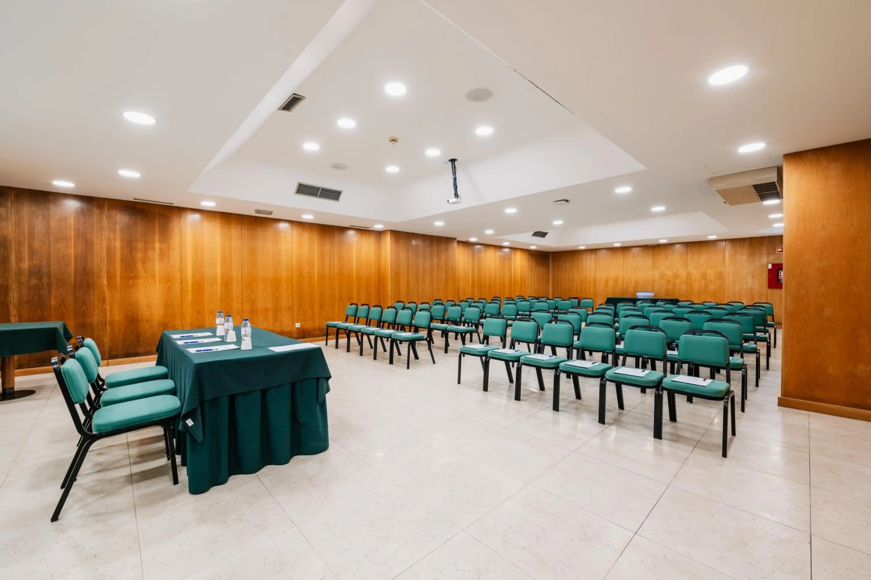 Meeting/conference room in Leziria Parque Hotel